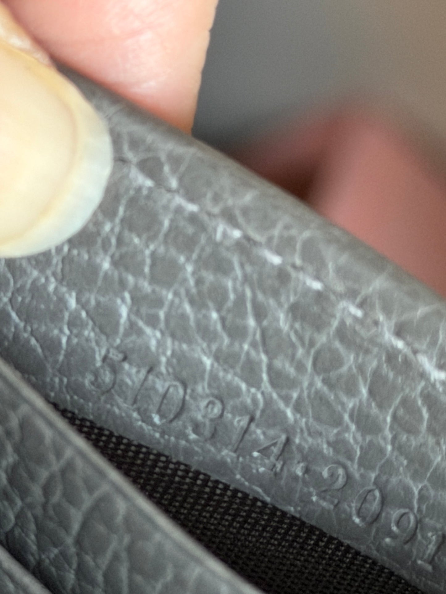 ❗️SOLD❗️Interlocking wallet on chain in gray