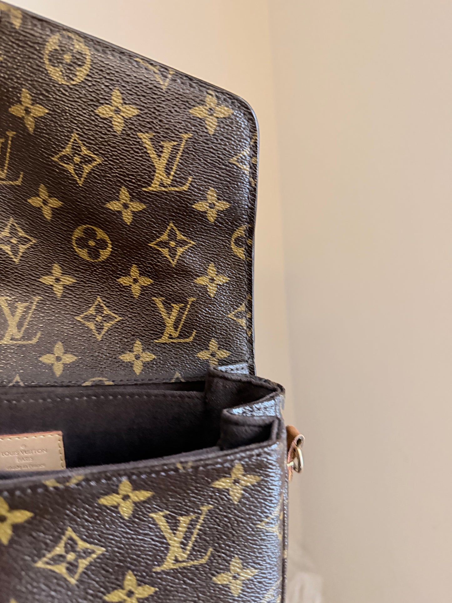 ❗️SOLD❗️Metis pochette in monogram