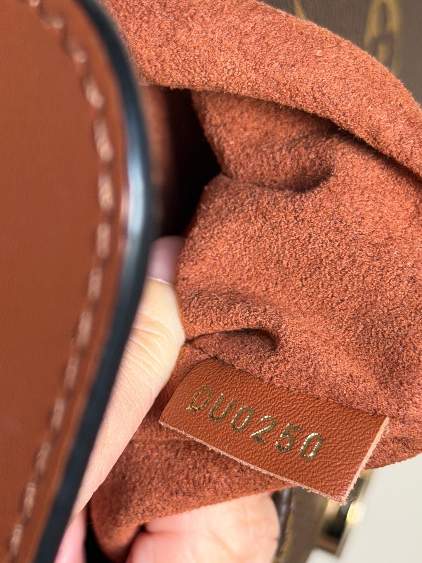 โ๏ธSOLDโ๏ธ Brown Locky BB Crossbody Bag