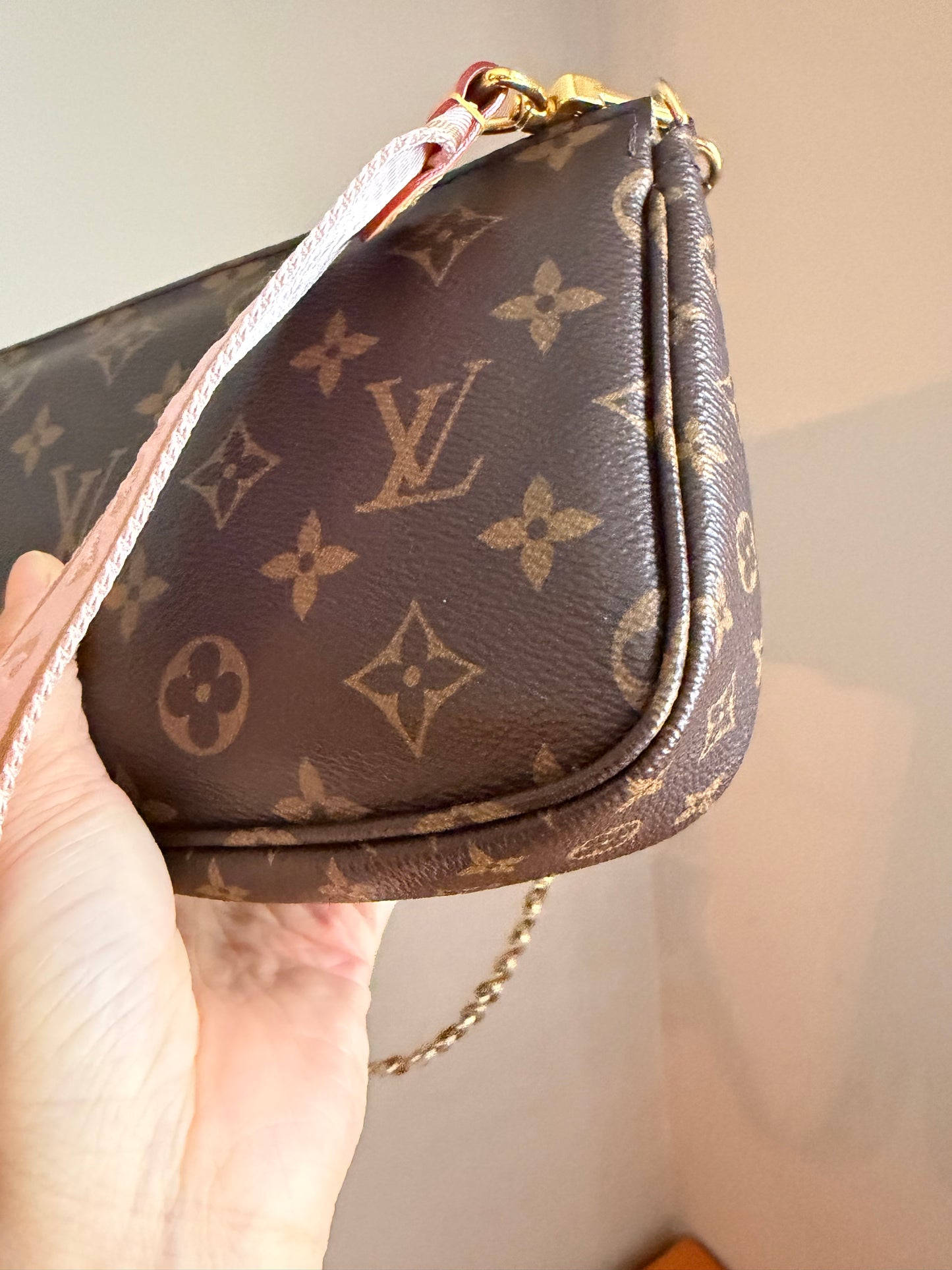 ❗️SOLD❗️MultiPochette in Monogram Pink Strap