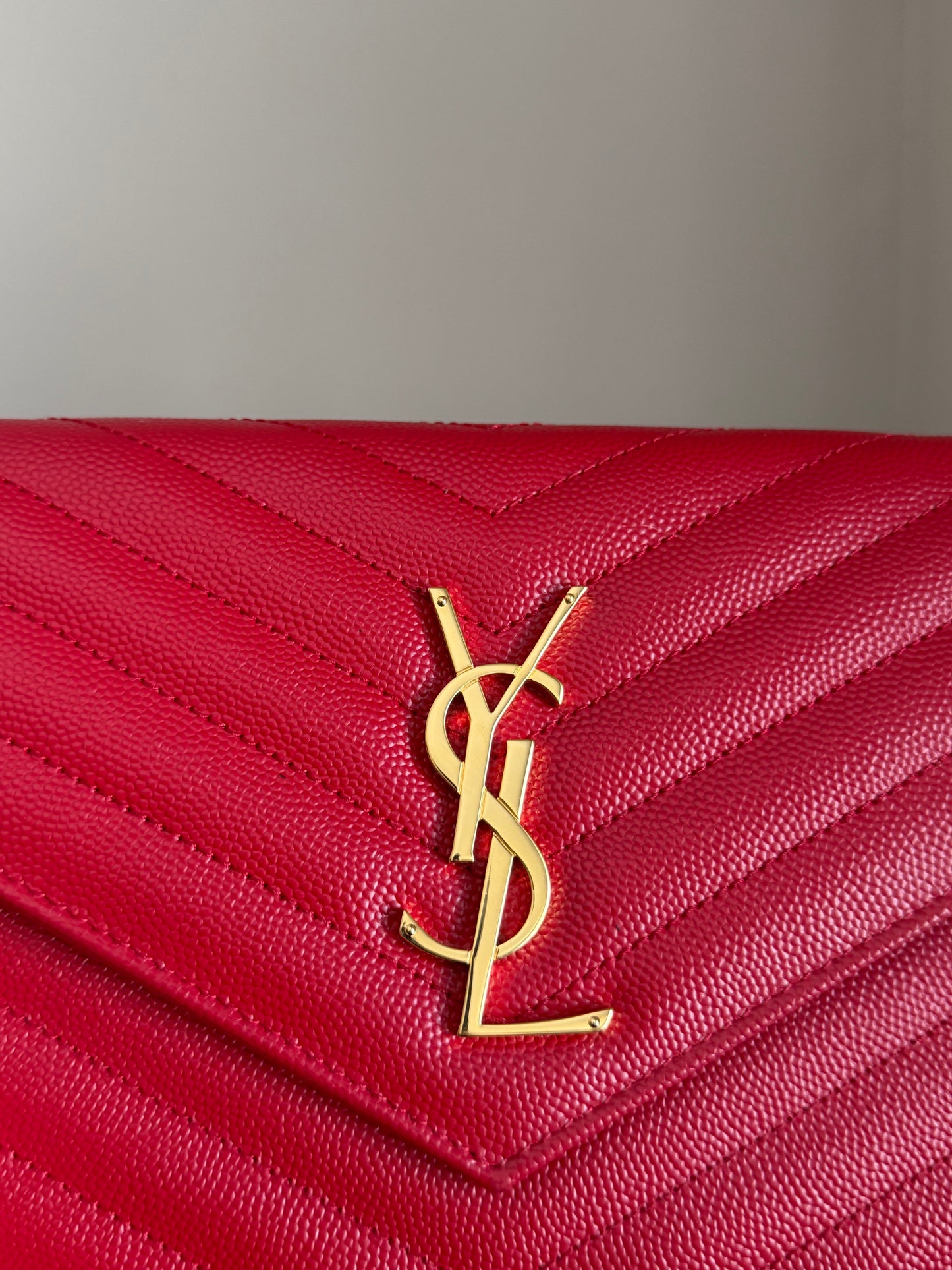 ❗️SOLD❗️Cassandra Wallet On Chain in Red (like new)