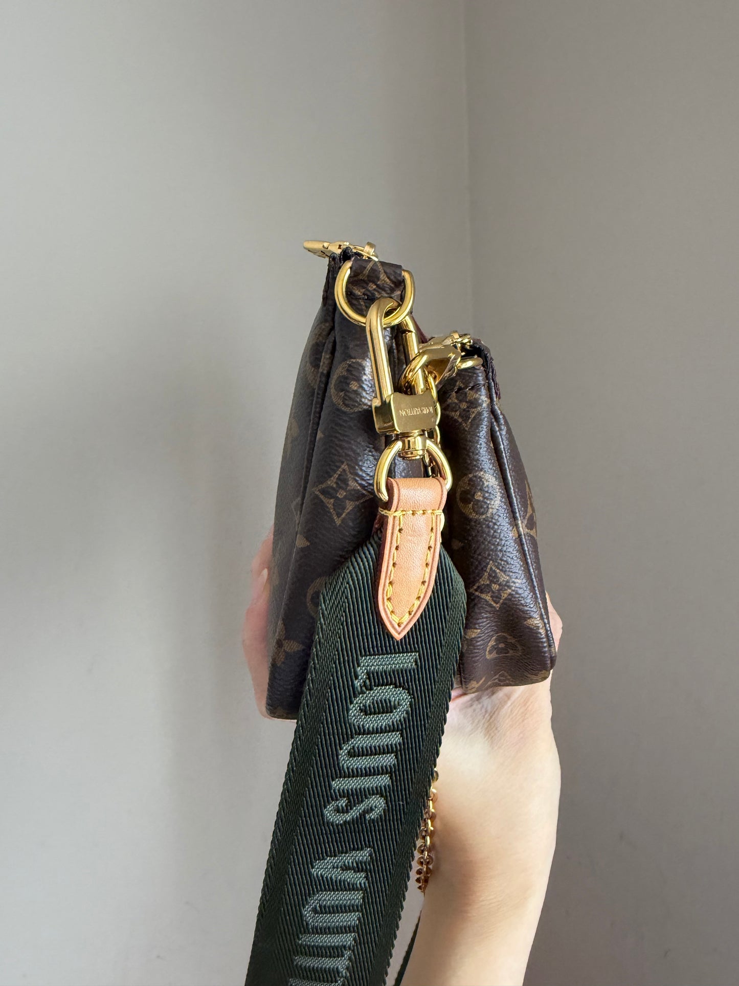 ❗️SOLD❗️MultiPochette w Khakhi strap (microchip)