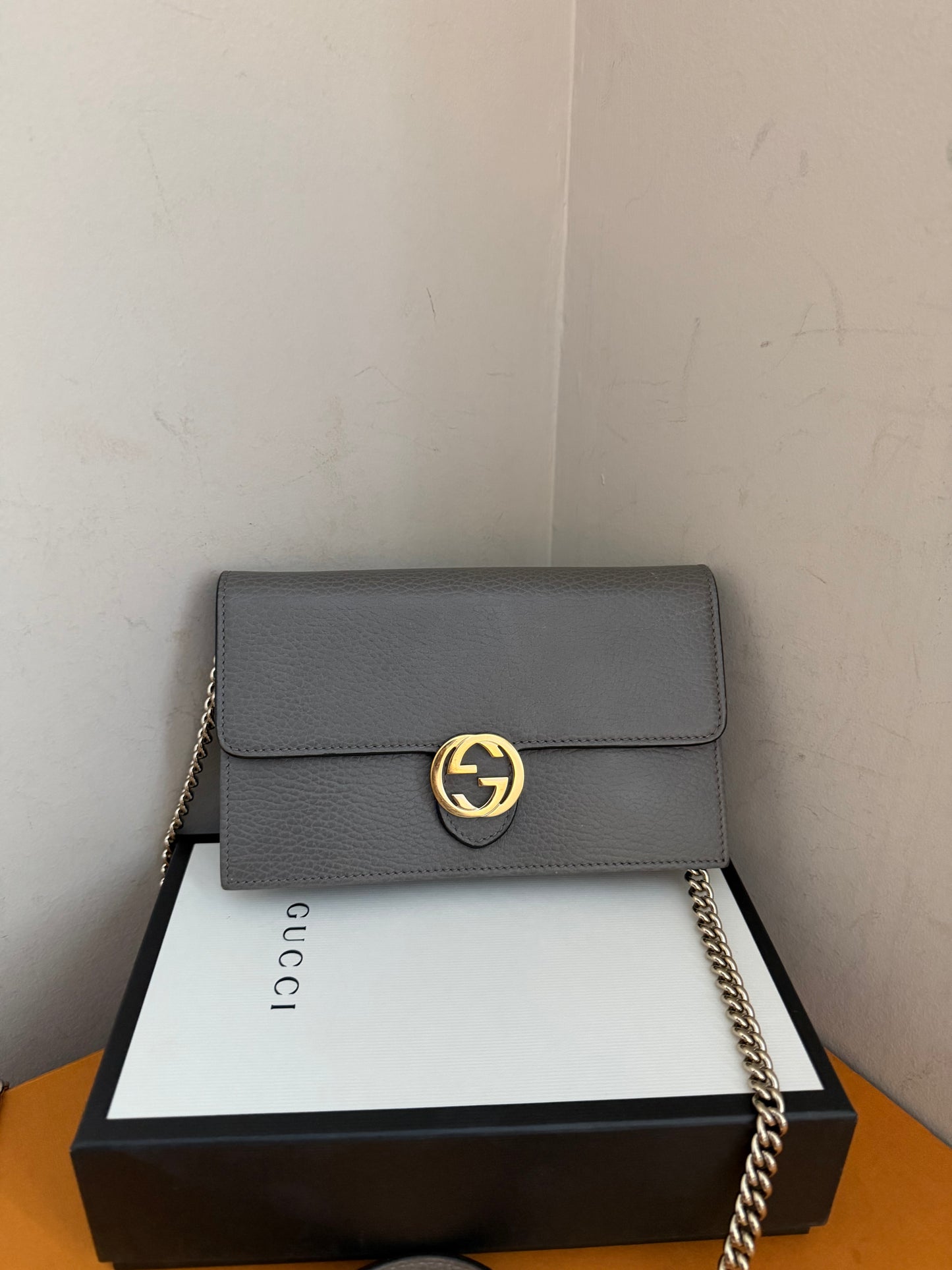 ❗️SOLD❗️Interlocking wallet on chain in gray