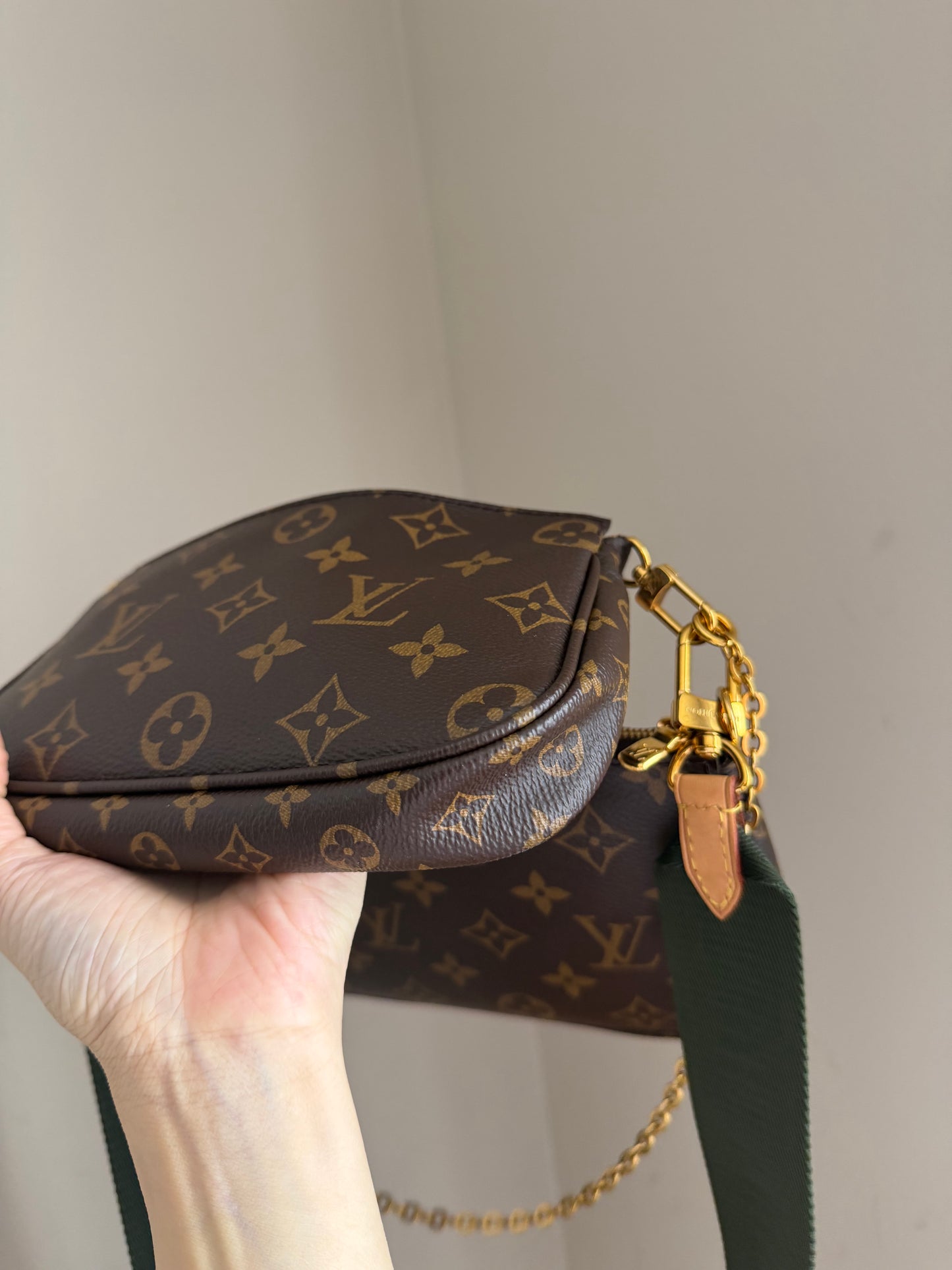 ❗️SOLD❗️MultiPochette w Khakhi strap (microchip)