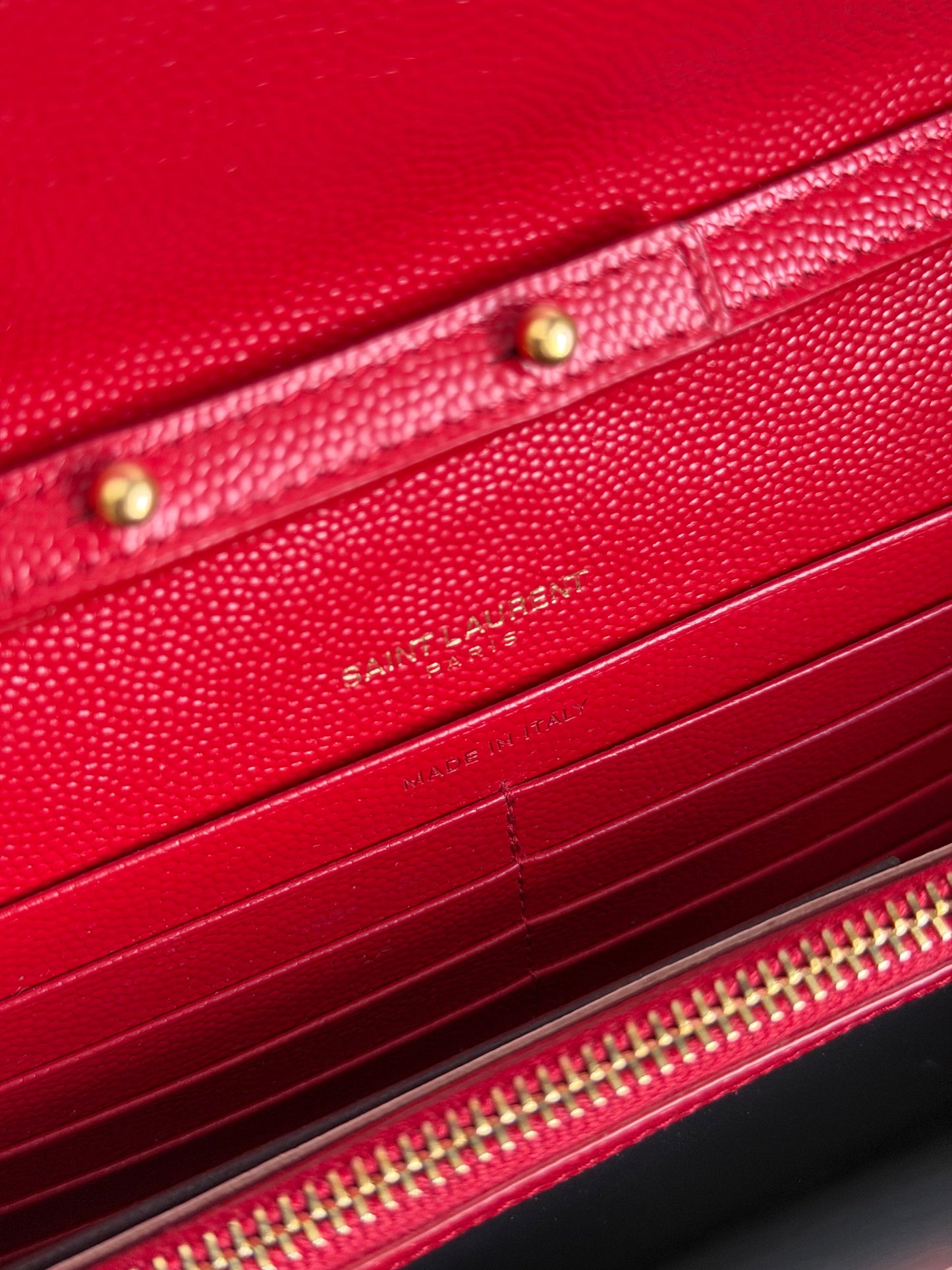❗️SOLD❗️Cassandra Wallet On Chain in Red (like new)