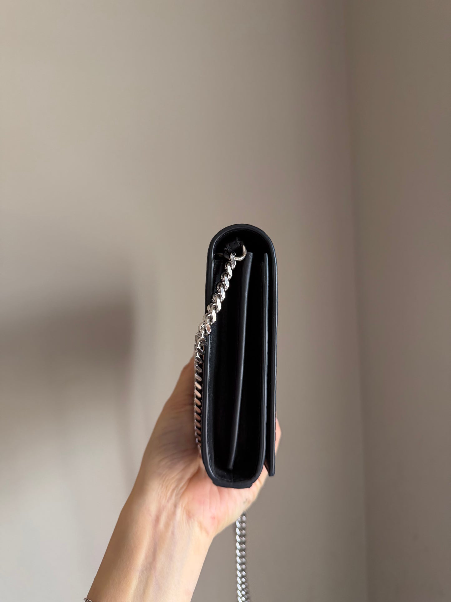 ❗️sold❗️Black Cassandra wallet on chain shw