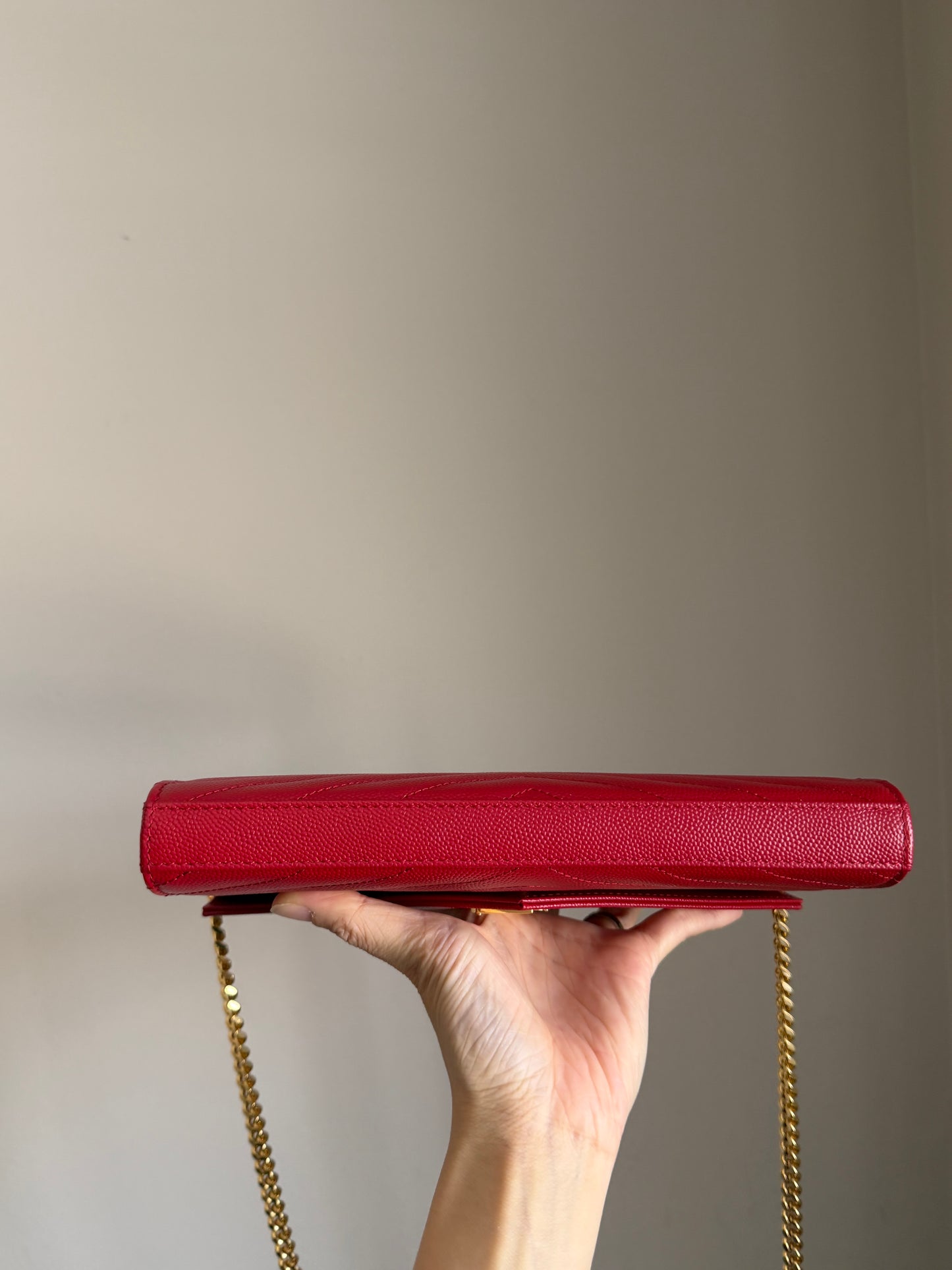 ❗️SOLD❗️Cassandra Wallet On Chain in Red (like new)