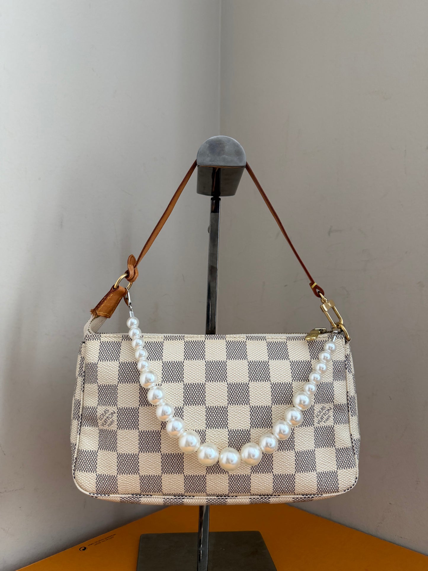 ❗️SOLD❗️Damier Azur Pochette