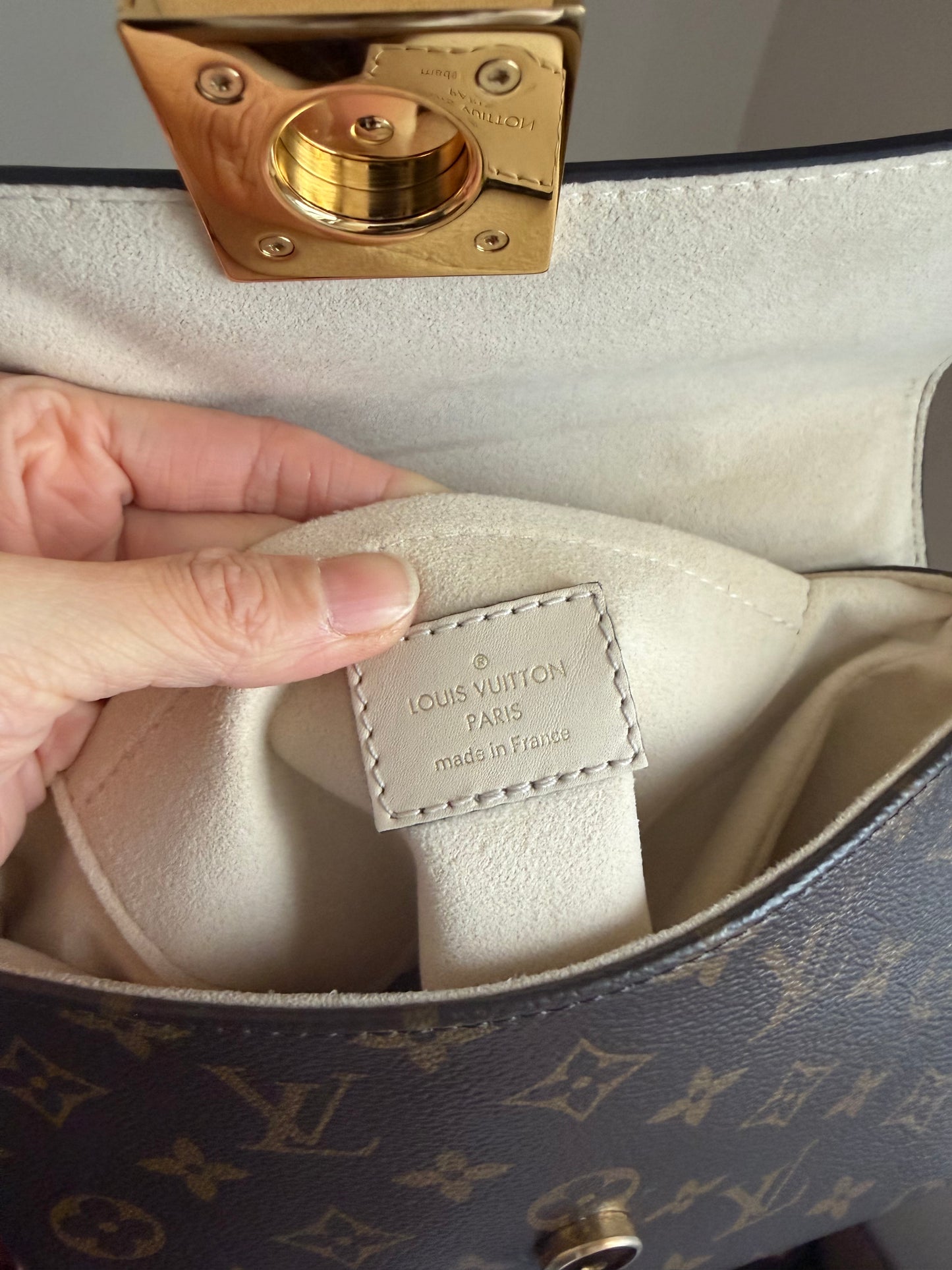 ❗️SOLD❗️Cream Locky BB Monogram