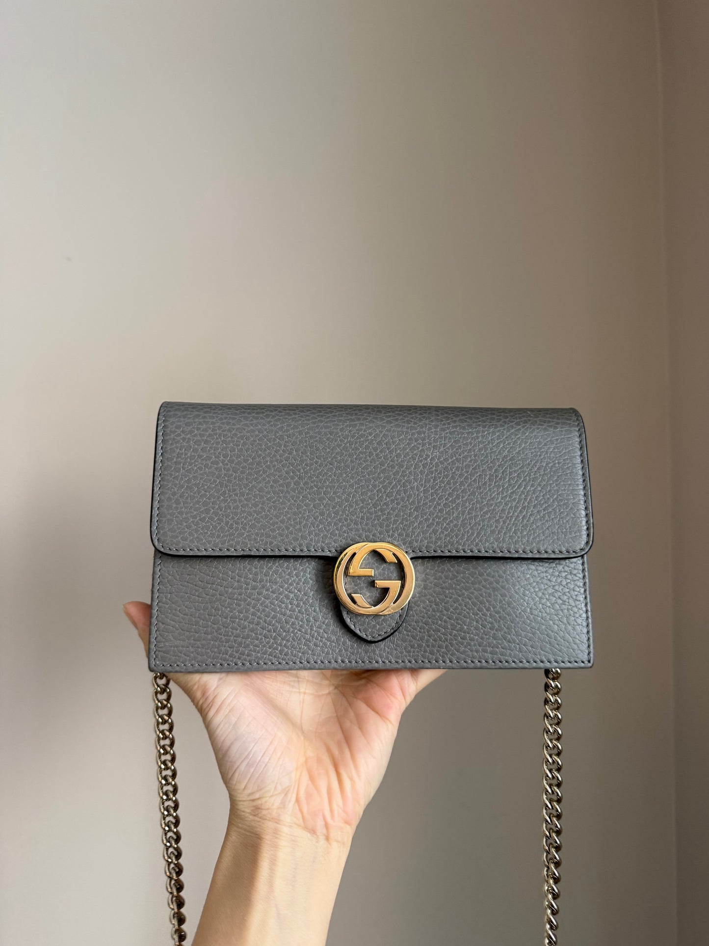 ❗️SOLD❗️Interlocking wallet on chain in gray