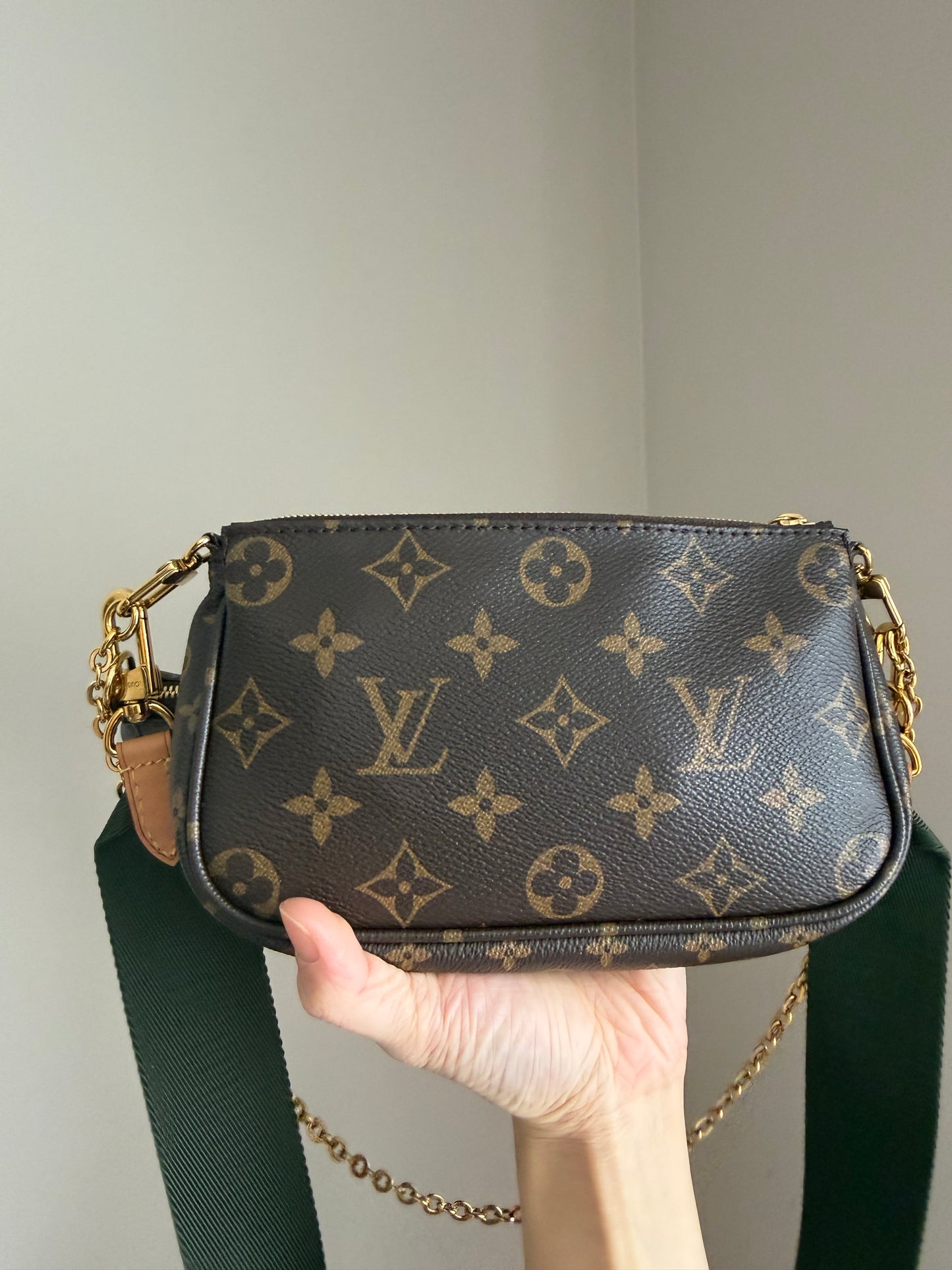 ❗️SOLD❗️MultiPochette w Khakhi strap (microchip)