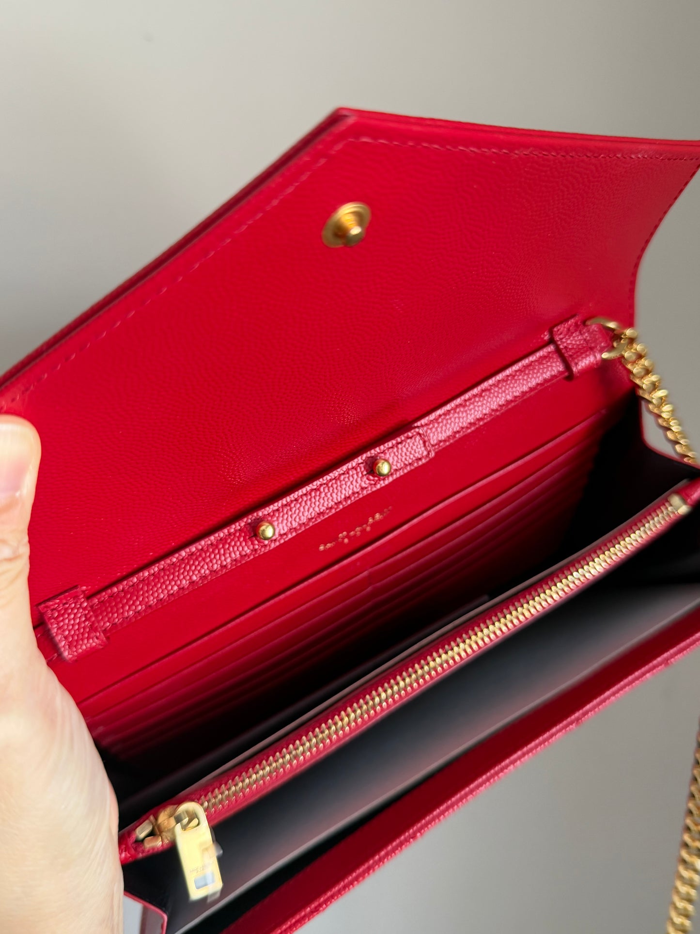 ❗️SOLD❗️Cassandra Wallet On Chain in Red (like new)