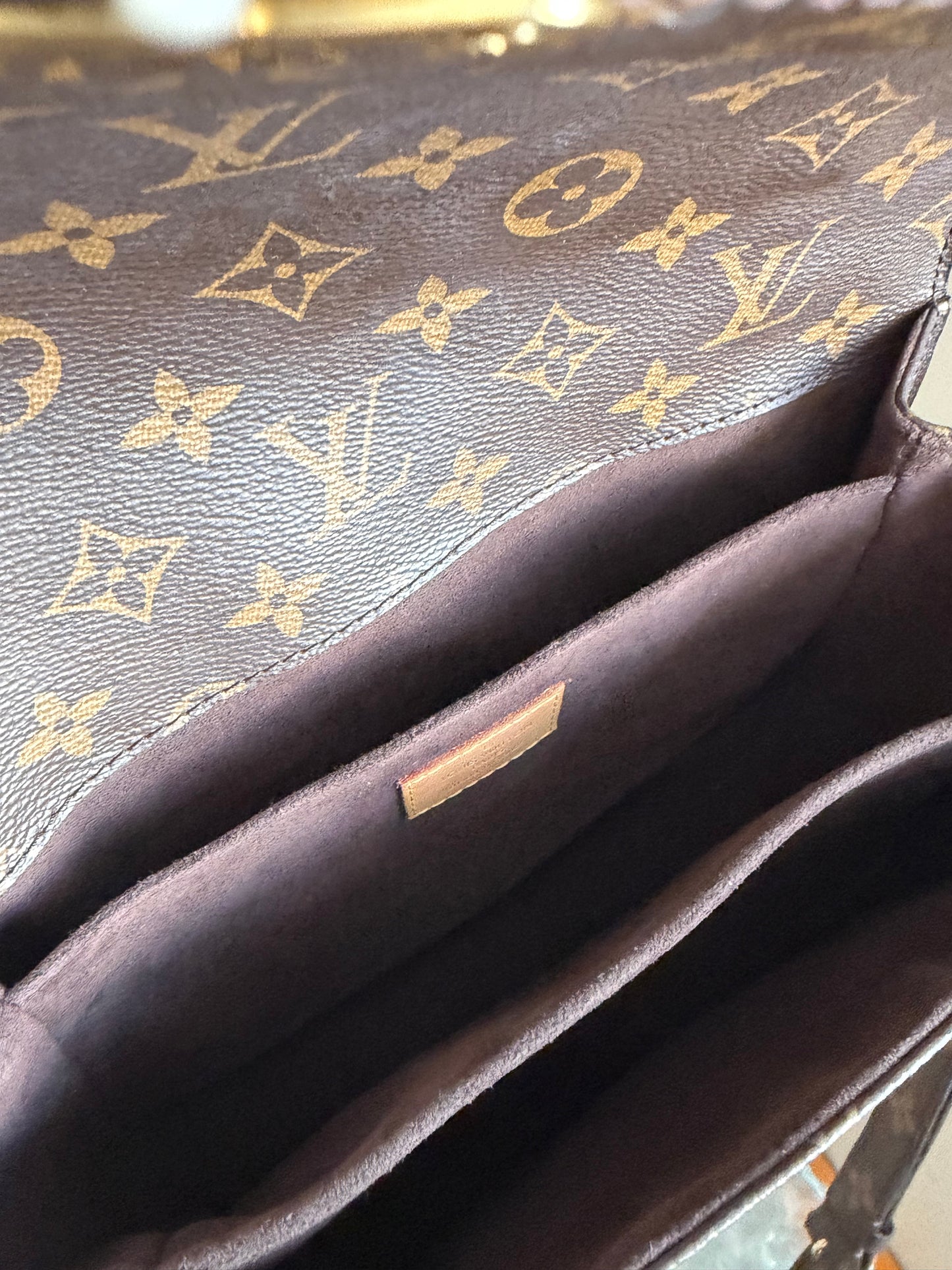 ❗️SOLD❗️Metis Pochette in Monogram