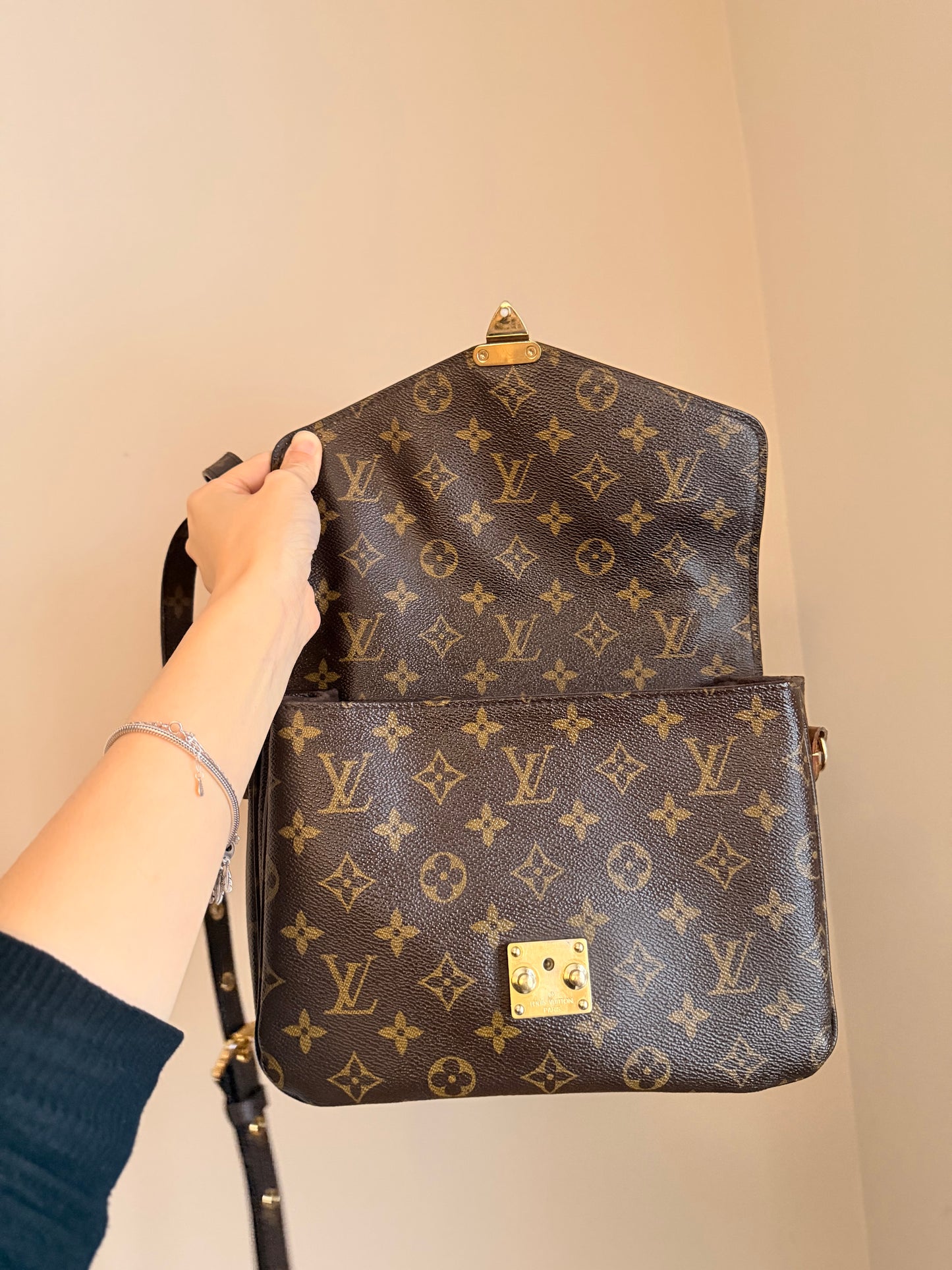 ❗️SOLD❗️Metis pochette in monogram
