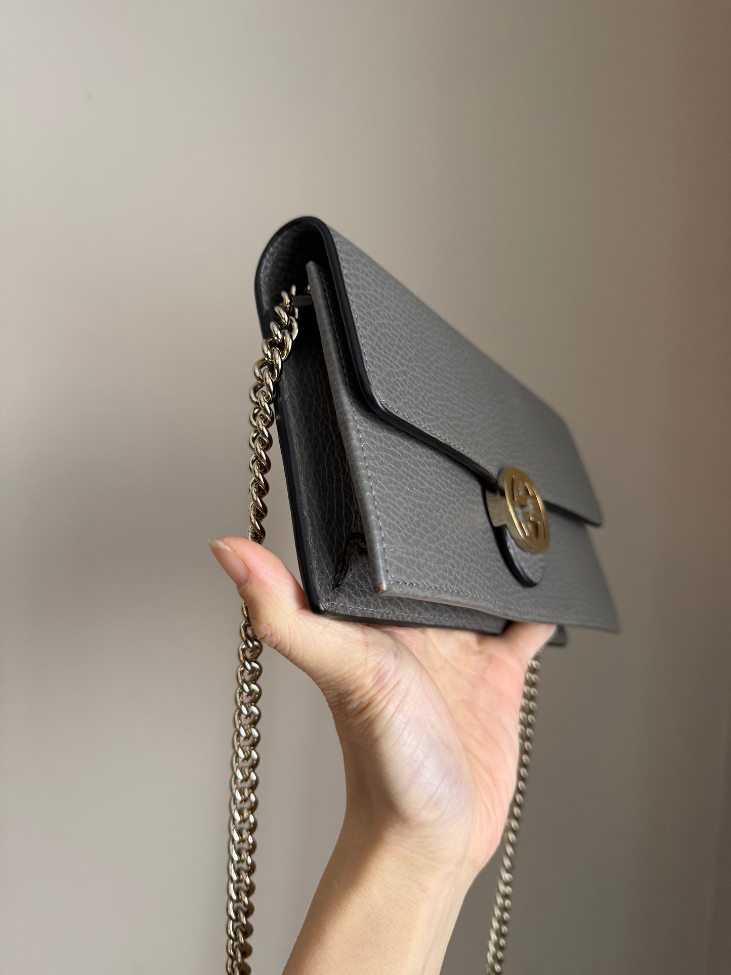 ❗️SOLD❗️Interlocking wallet on chain in gray