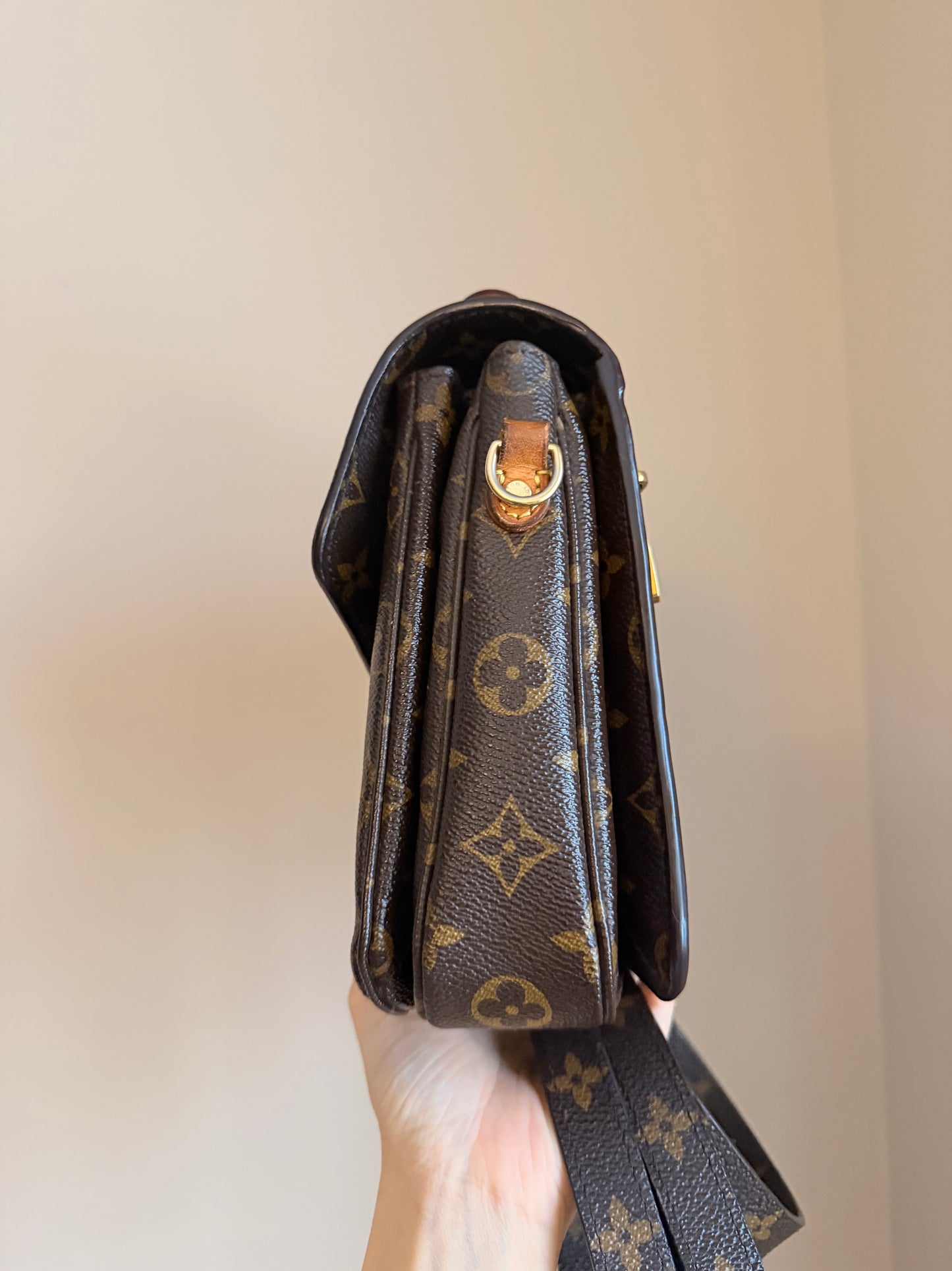 ❗️SOLD❗️Metis pochette in monogram