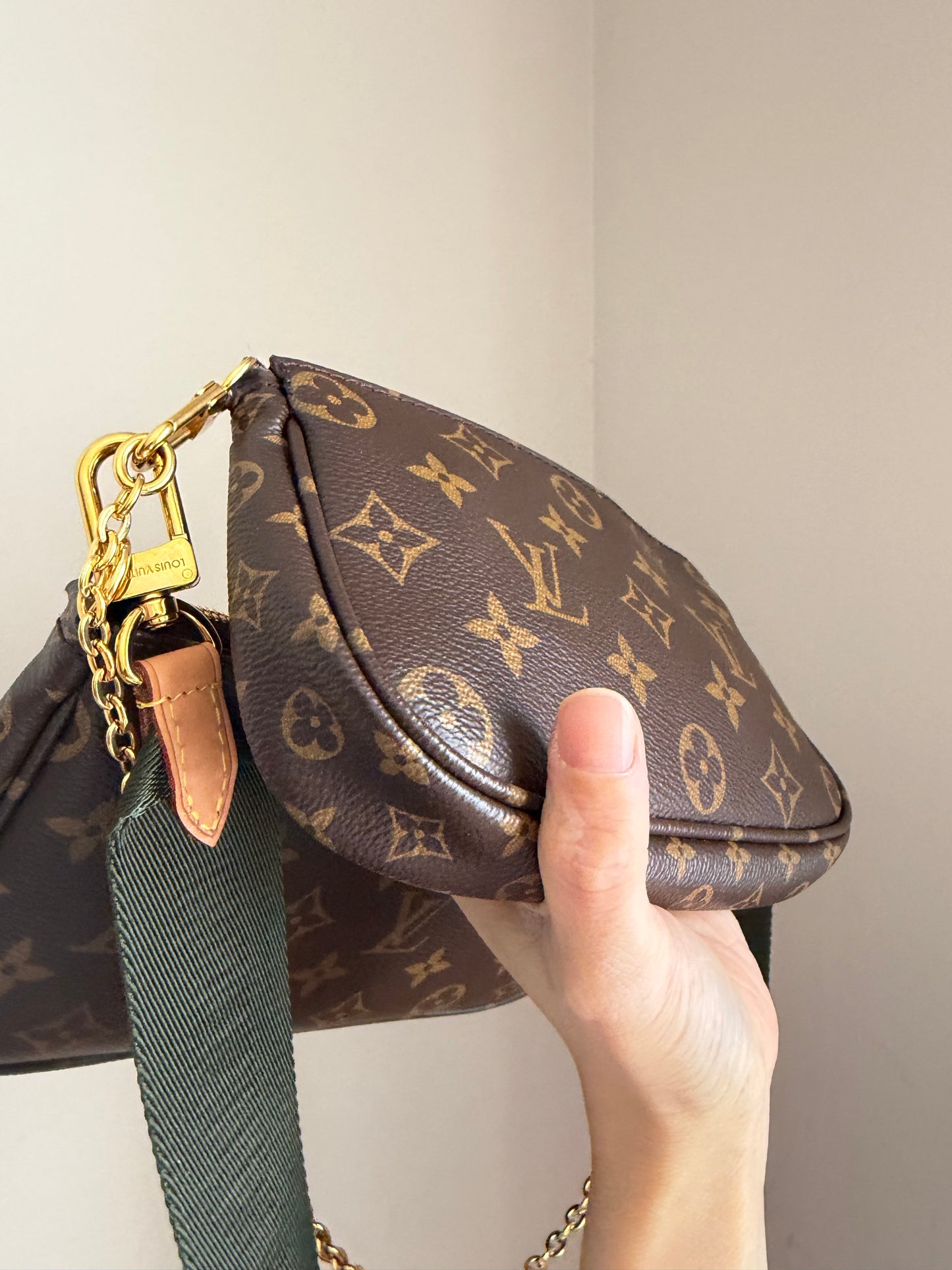 ❗️SOLD❗️MultiPochette w Khakhi strap (microchip)