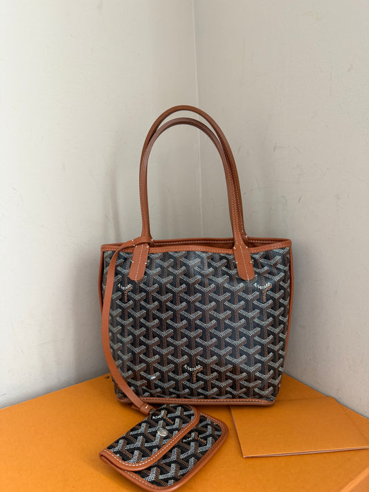 ❗️SOLD❗️ Mini Anjou brown