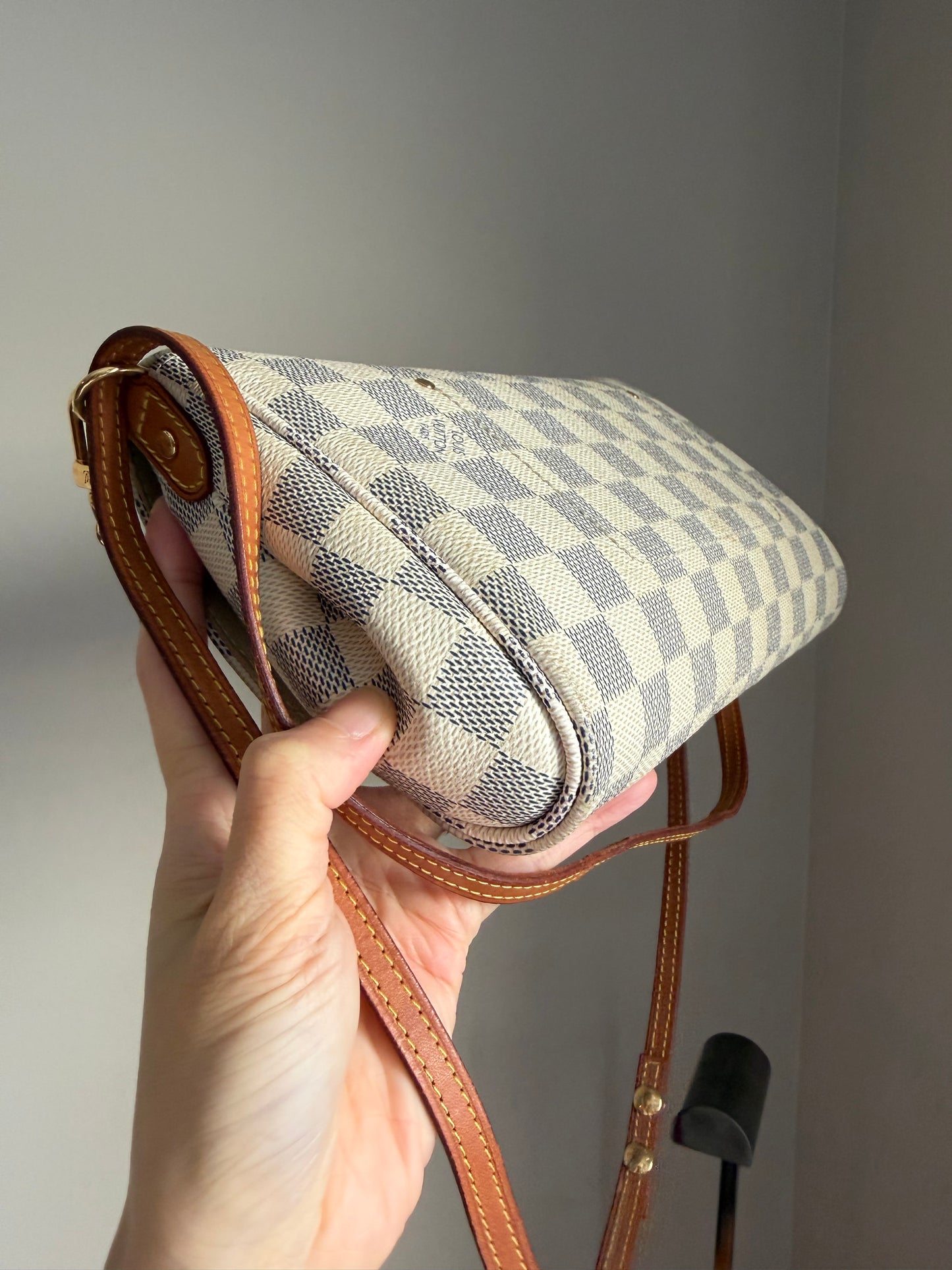 ❗️SOLD❗️Damier Azur Favourite MM