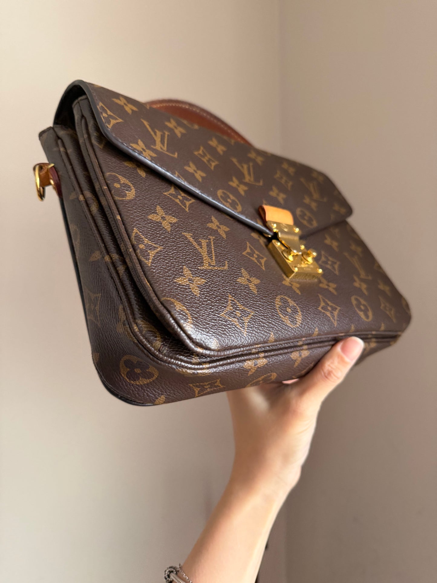 ❗️SOLD❗️Metis Pochette in Monogram