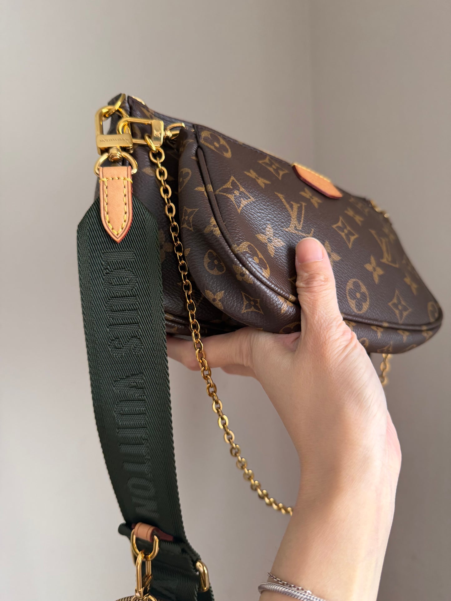 ❗️SOLD❗️MultiPochette w Khakhi strap (microchip)