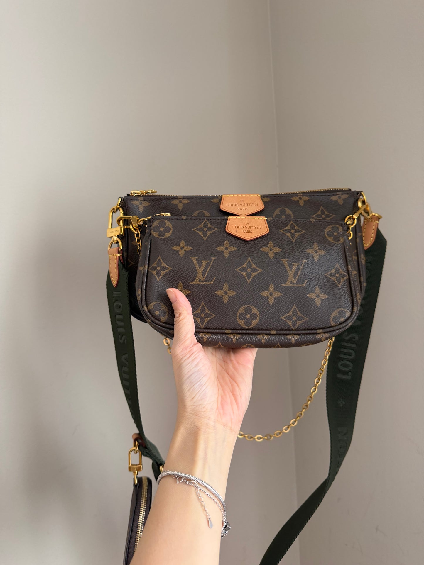 ❗️SOLD❗️MultiPochette w Khakhi strap (microchip)