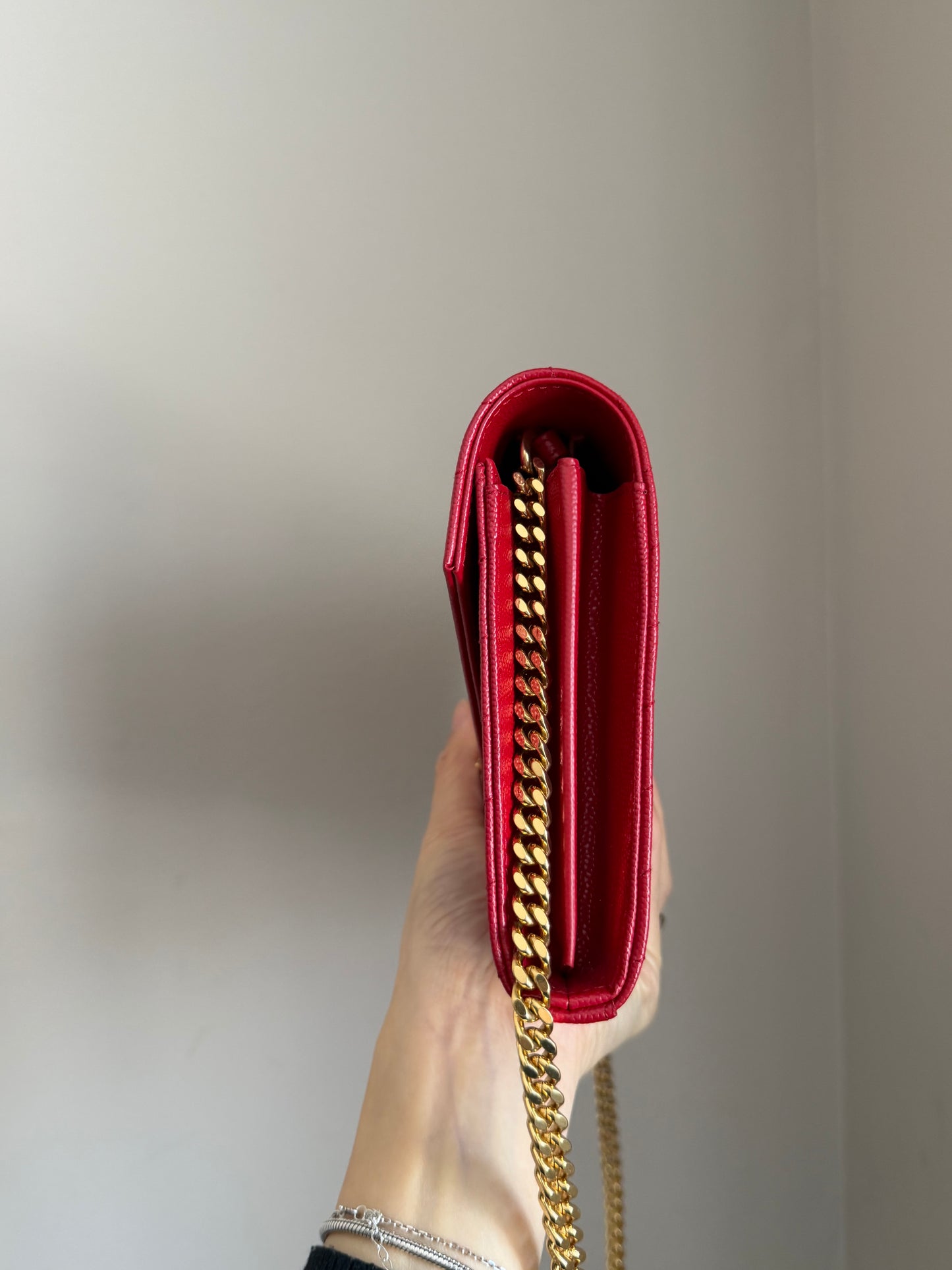 ❗️SOLD❗️Cassandra Wallet On Chain in Red (like new)