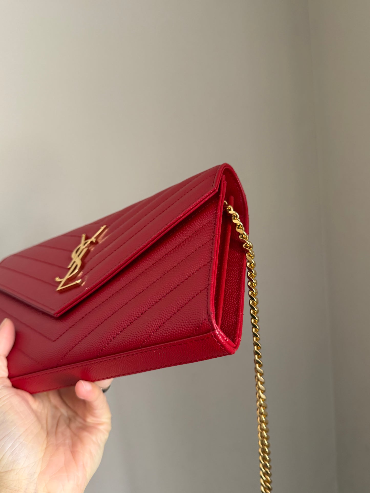 ❗️SOLD❗️Cassandra Wallet On Chain in Red (like new)
