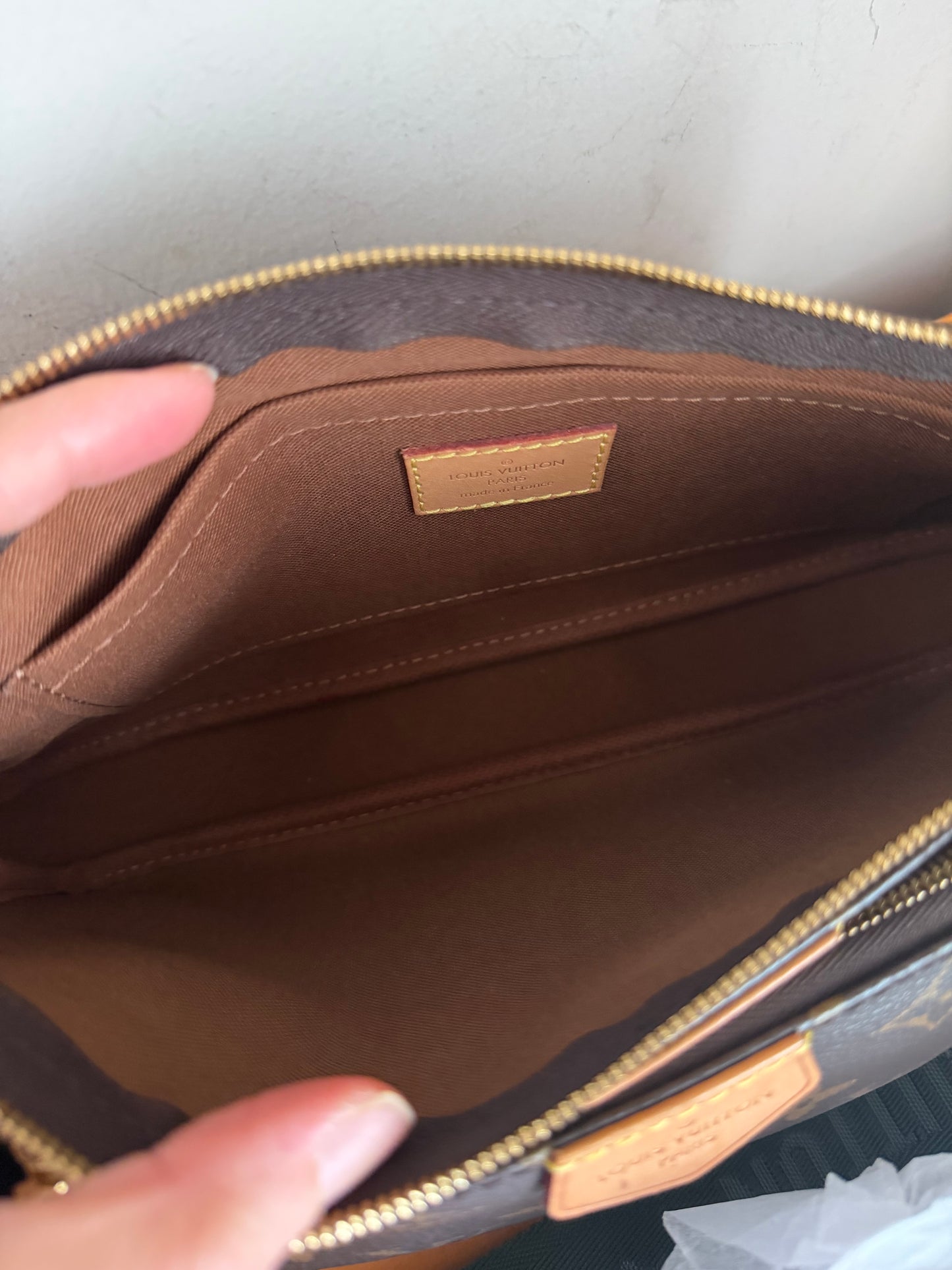 ❗️SOLD❗️MultiPochette w Khakhi strap (microchip)