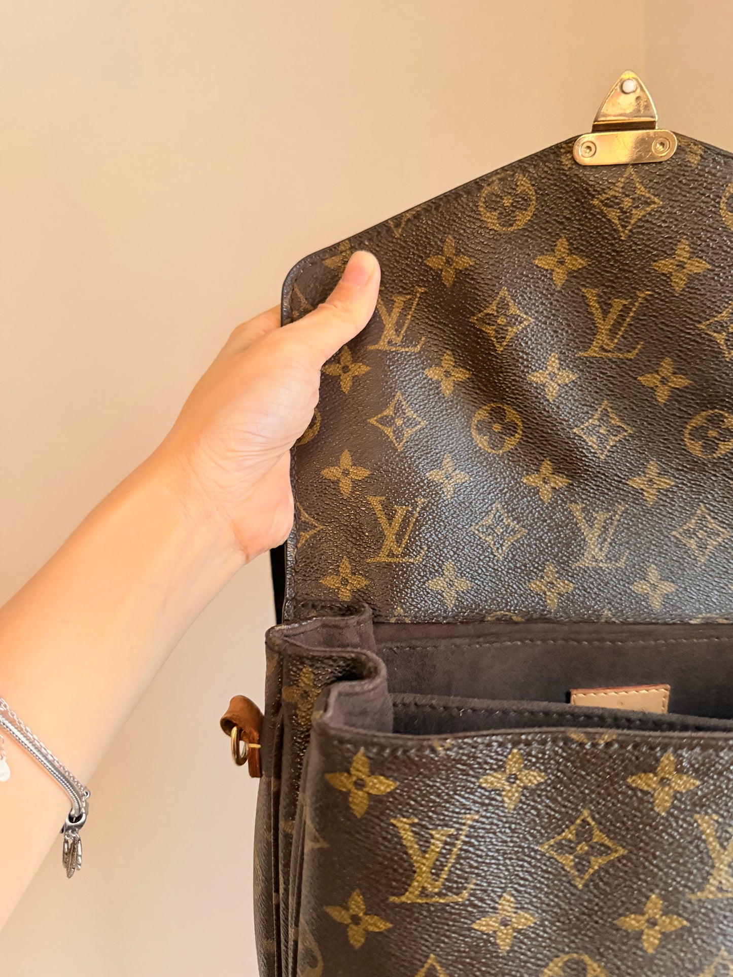 ❗️SOLD❗️Metis pochette in monogram