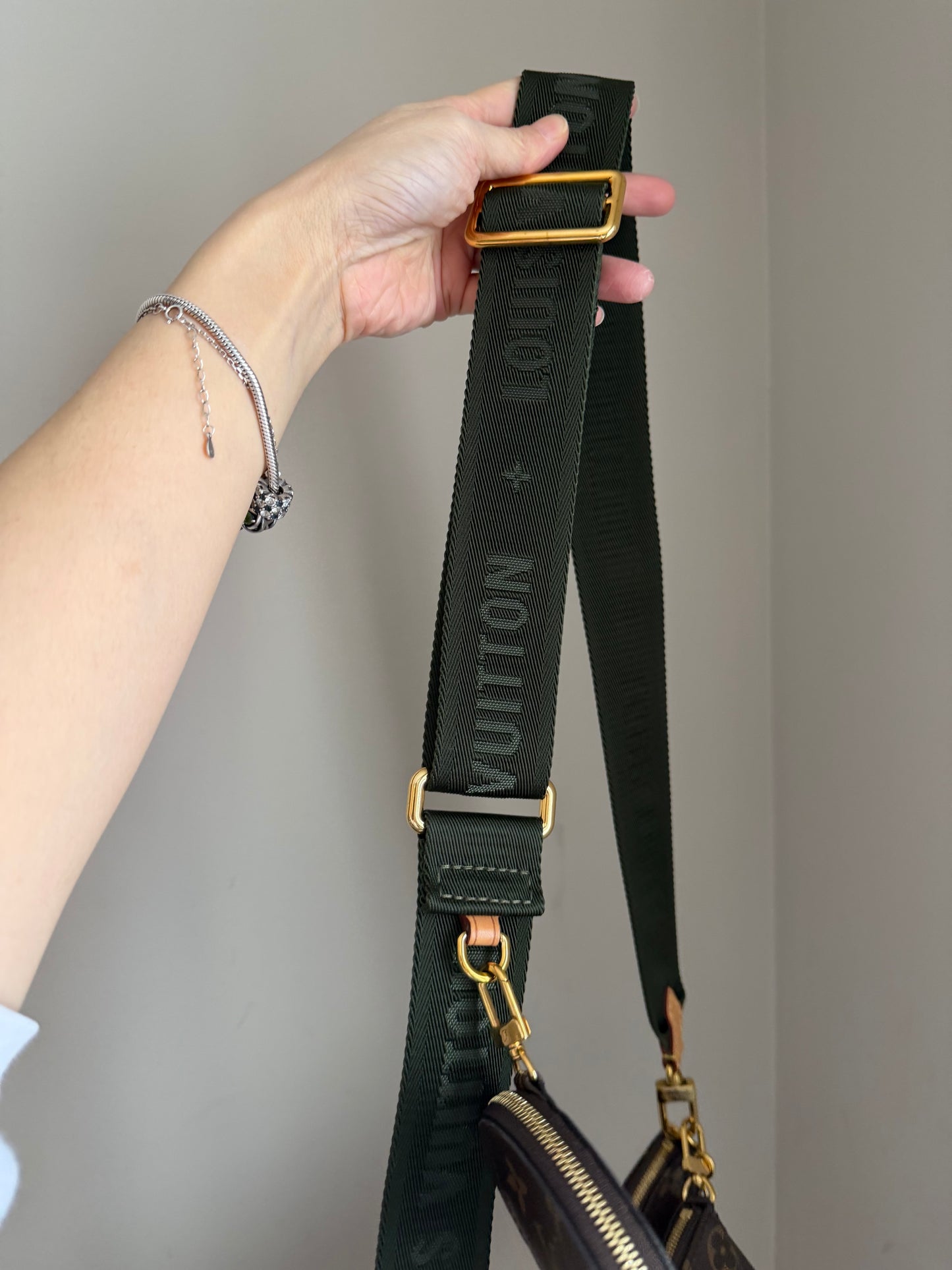 ❗️SOLD❗️MultiPochette w Khakhi strap (microchip)