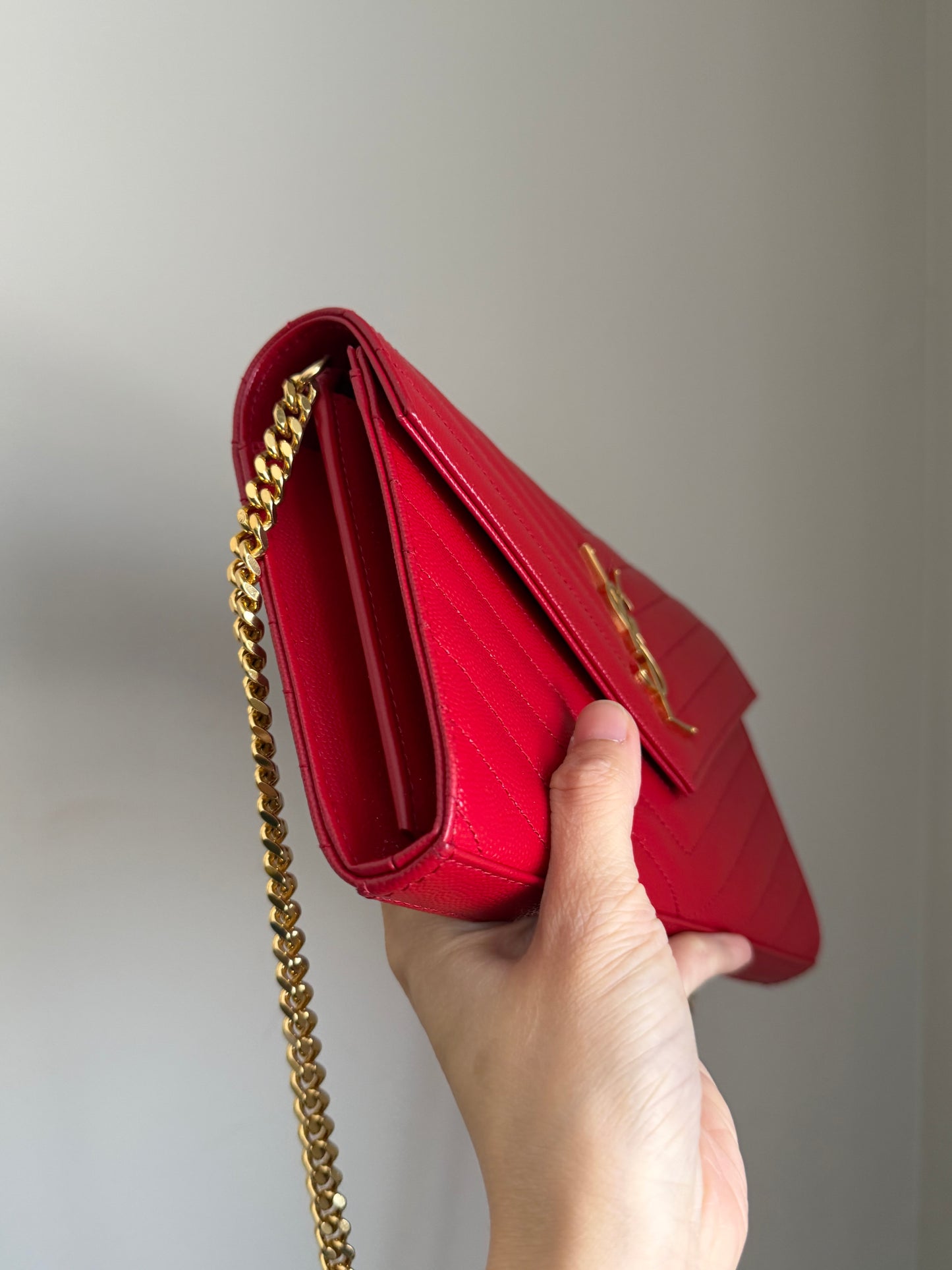 ❗️SOLD❗️Cassandra Wallet On Chain in Red (like new)