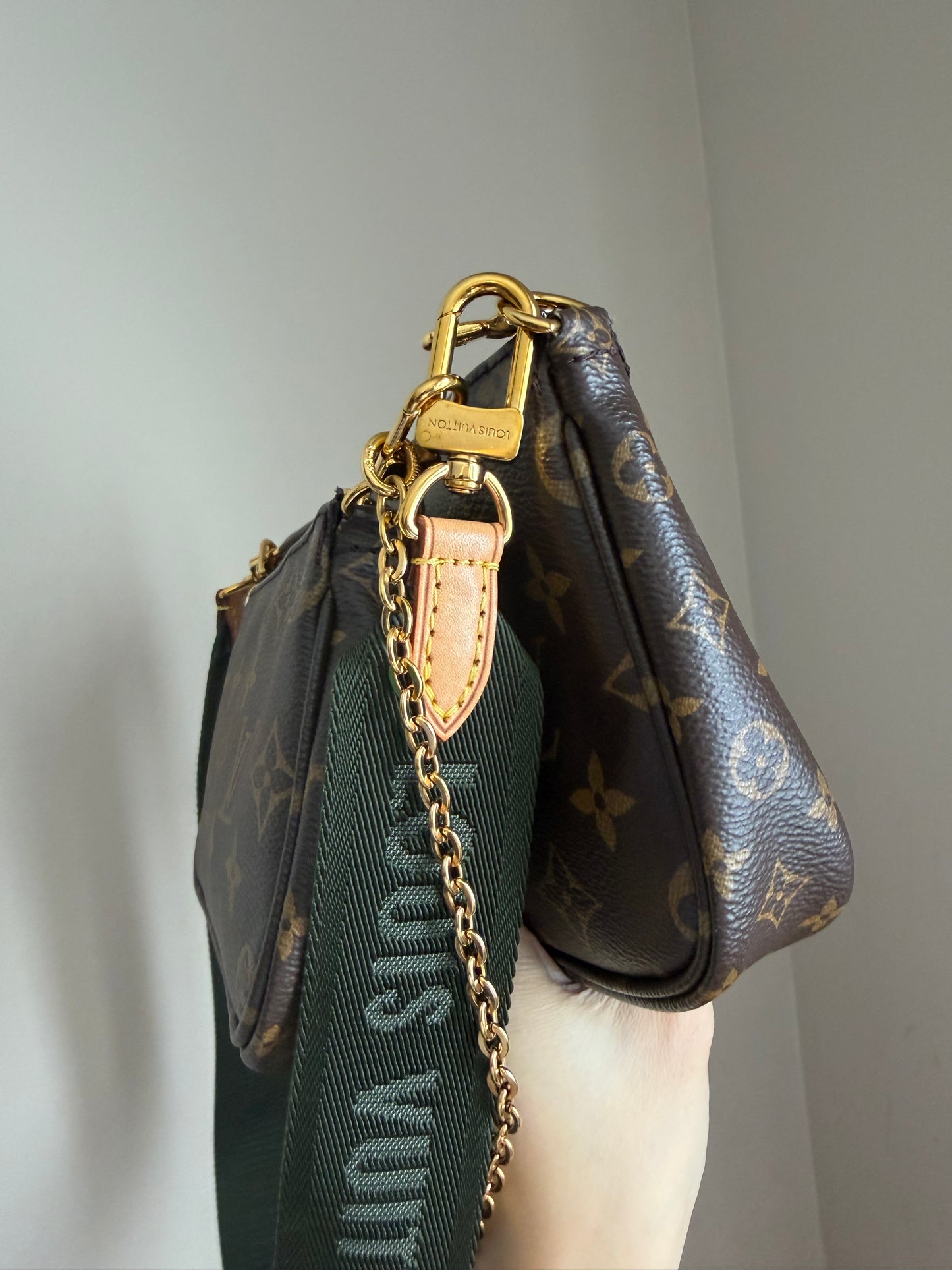 ❗️SOLD❗️MultiPochette w Khakhi strap (microchip)