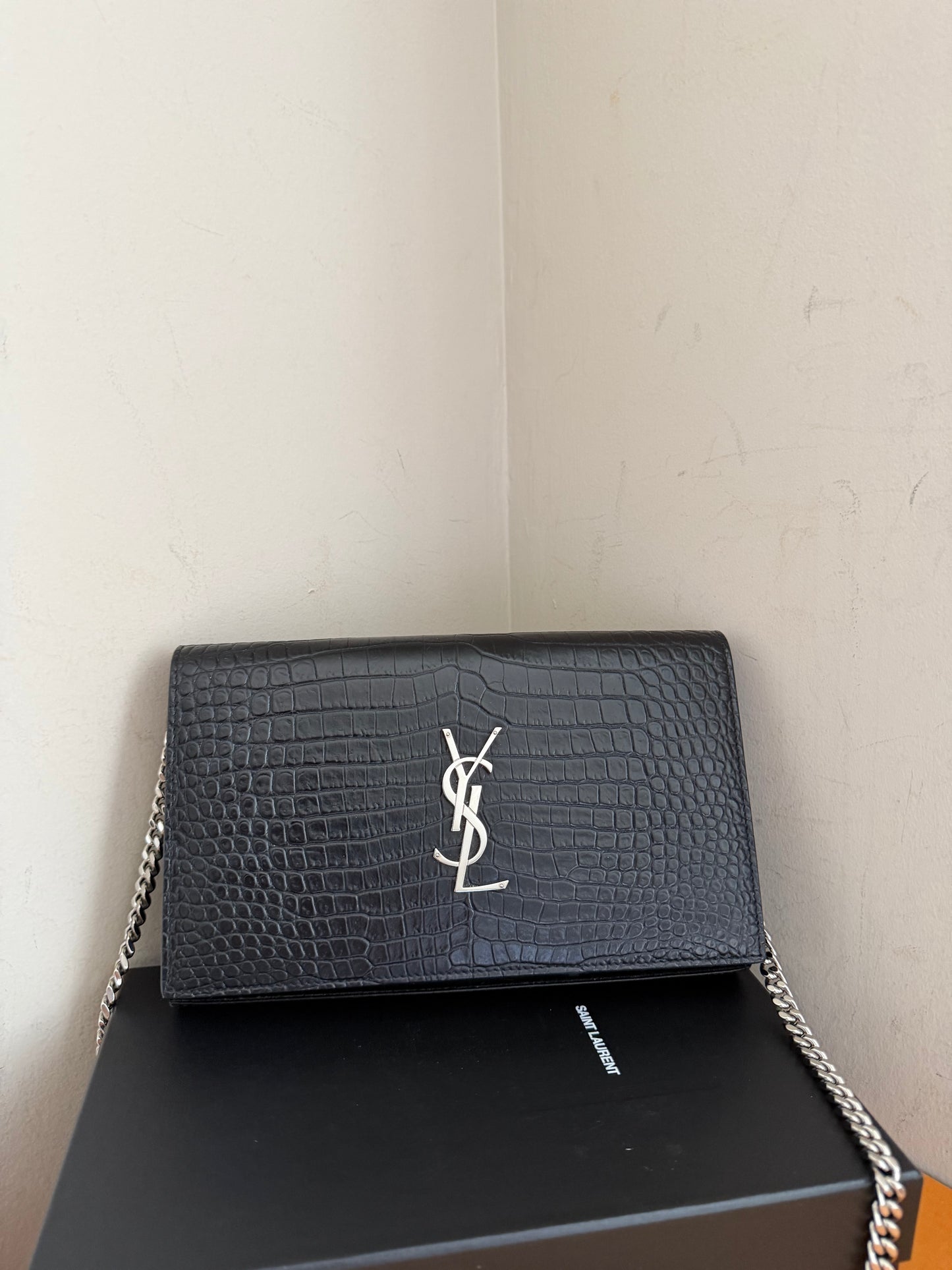 ❗️sold❗️Black Cassandra wallet on chain shw