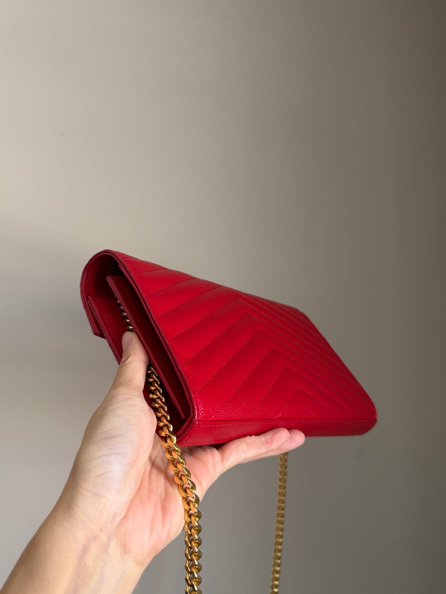 ❗️SOLD❗️Cassandra Wallet On Chain in Red (like new)