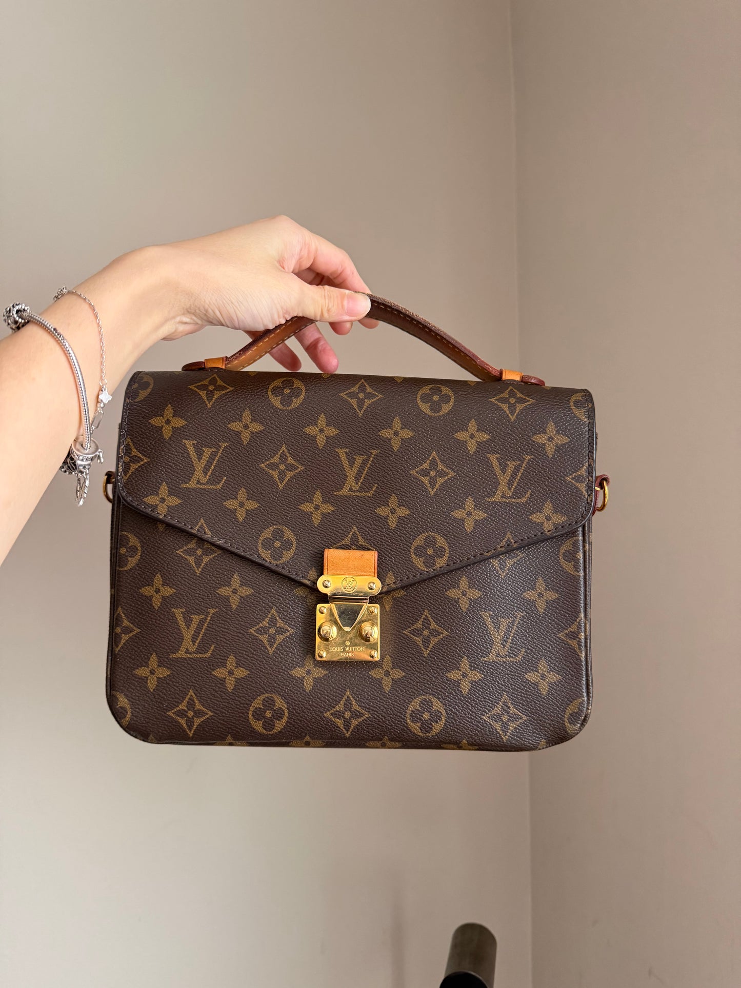❗️SOLD❗️Metis Pochette in Monogram
