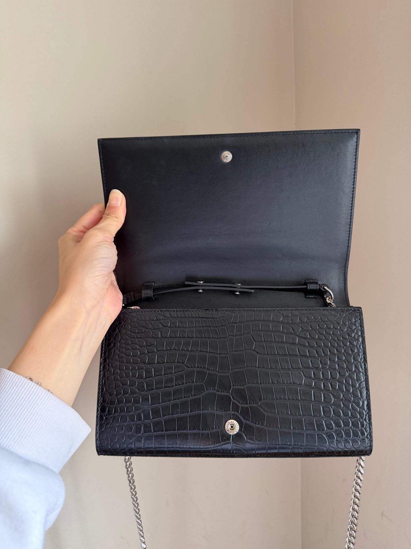 ❗️sold❗️Black Cassandra wallet on chain shw