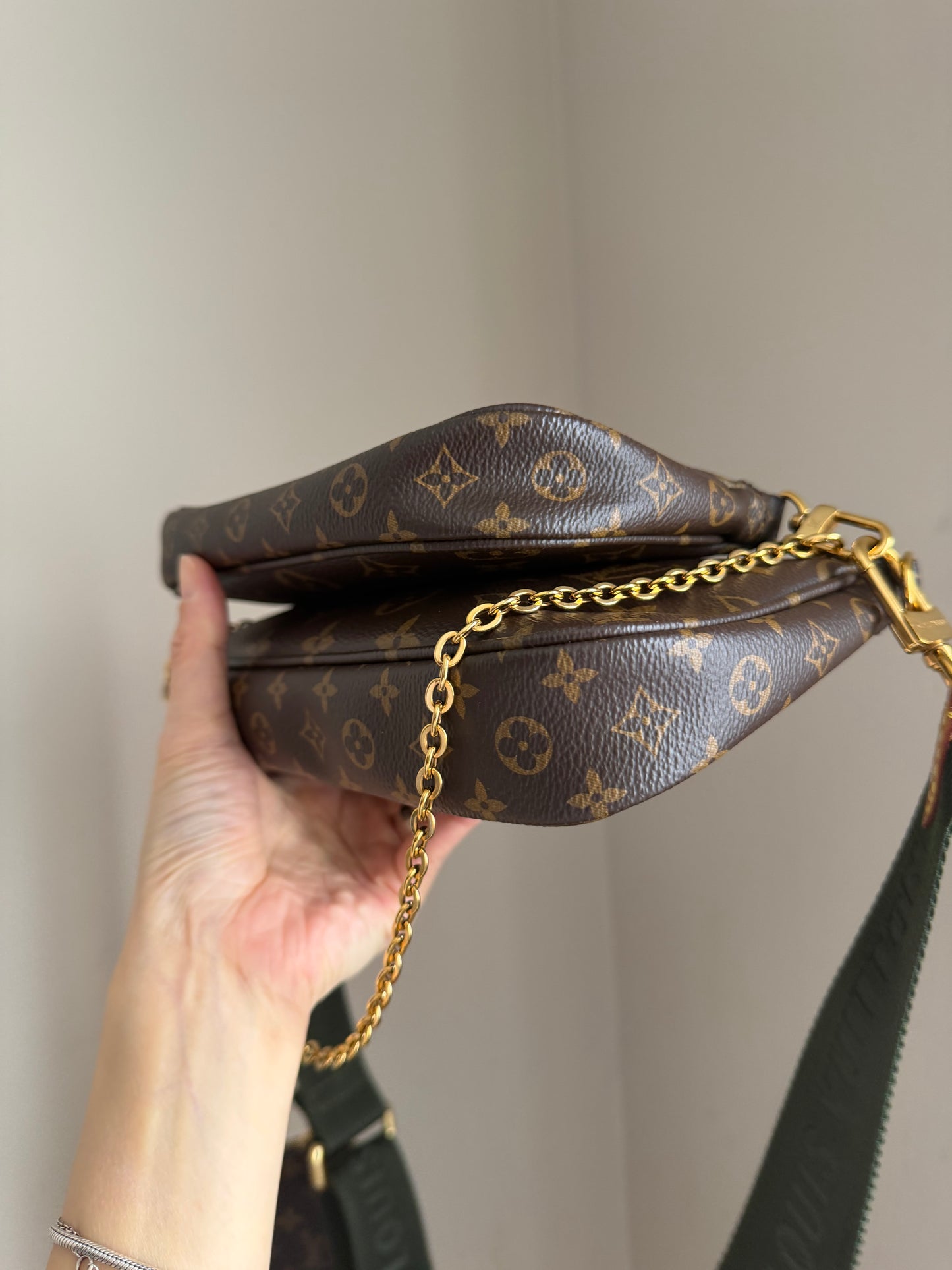 ❗️SOLD❗️MultiPochette w Khakhi strap (microchip)