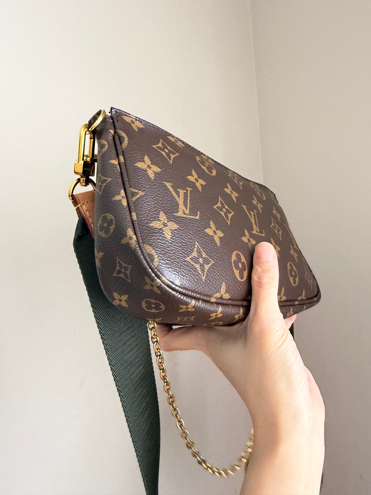 ❗️SOLD❗️MultiPochette w Khakhi strap (microchip)