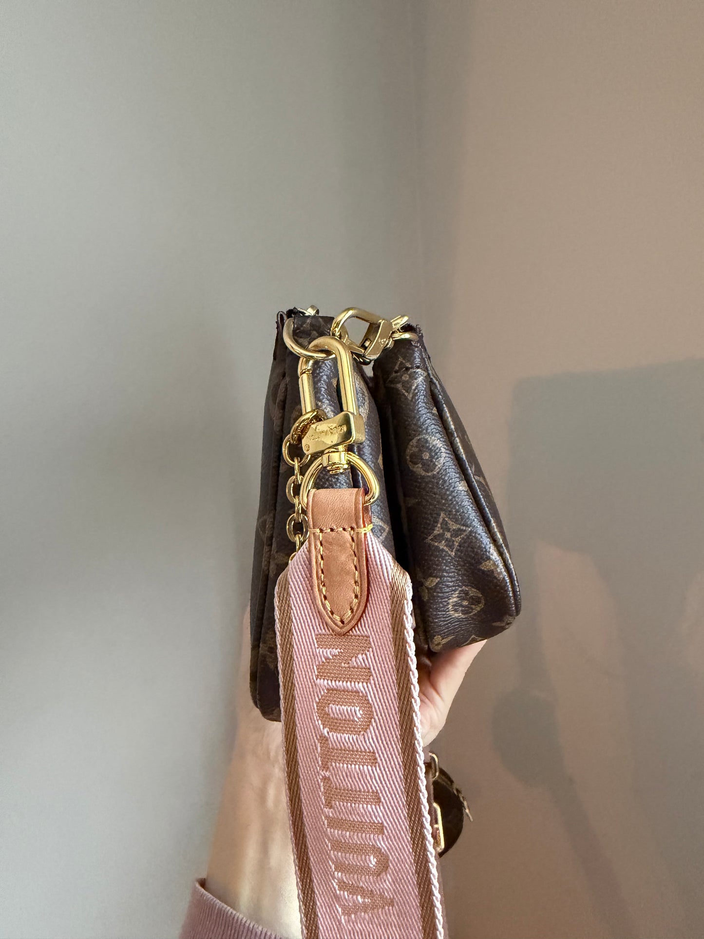❗️SOLD❗️MultiPochette in Monogram Pink Strap