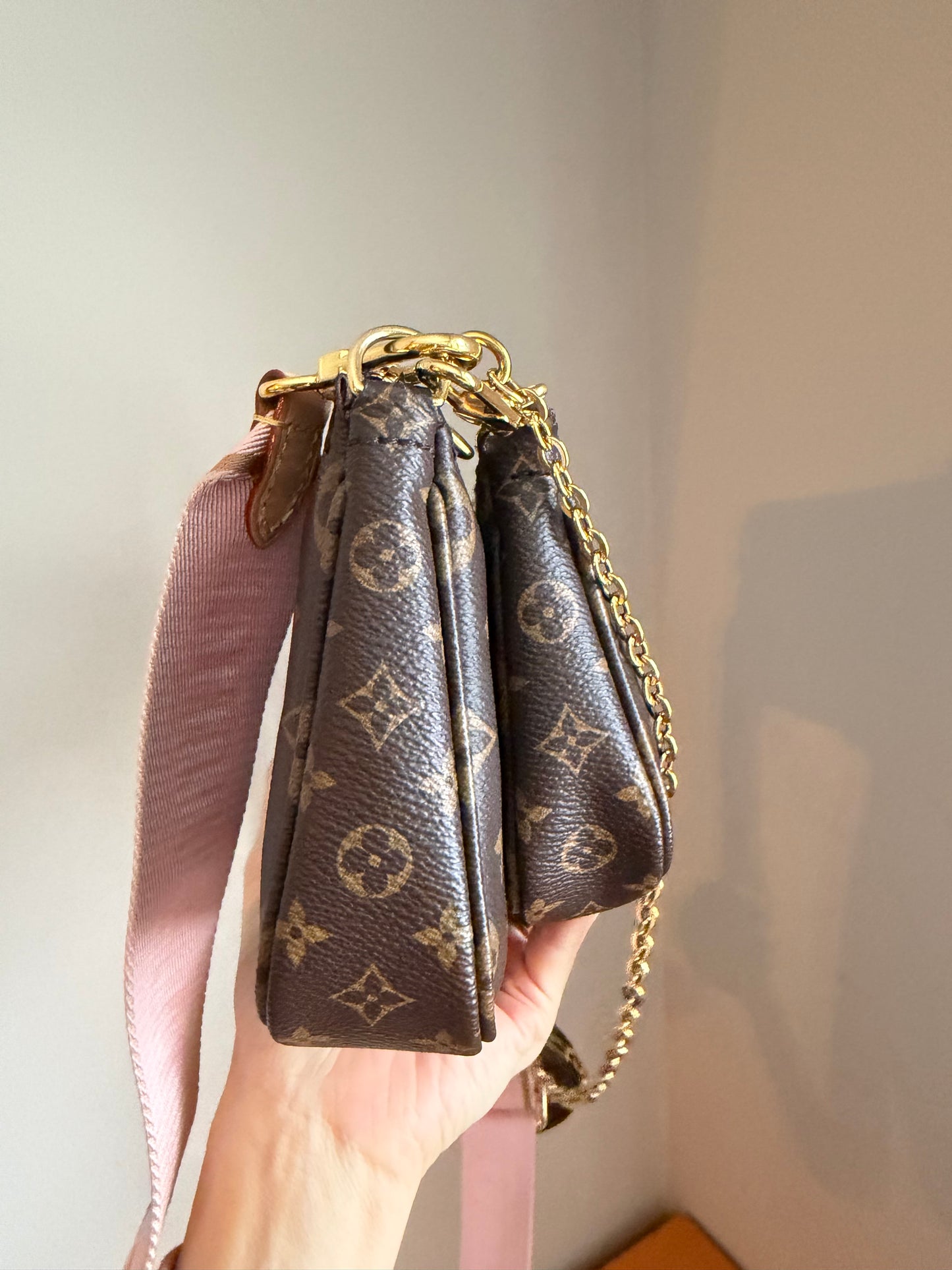 ❗️SOLD❗️MultiPochette in Monogram Pink Strap