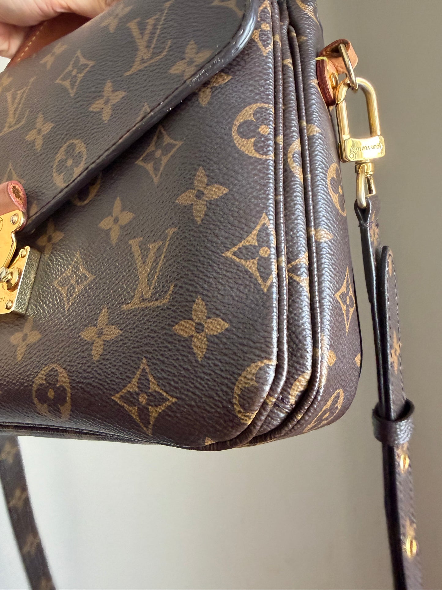 ❗️SOLD❗️Metis Pochette in Monogram
