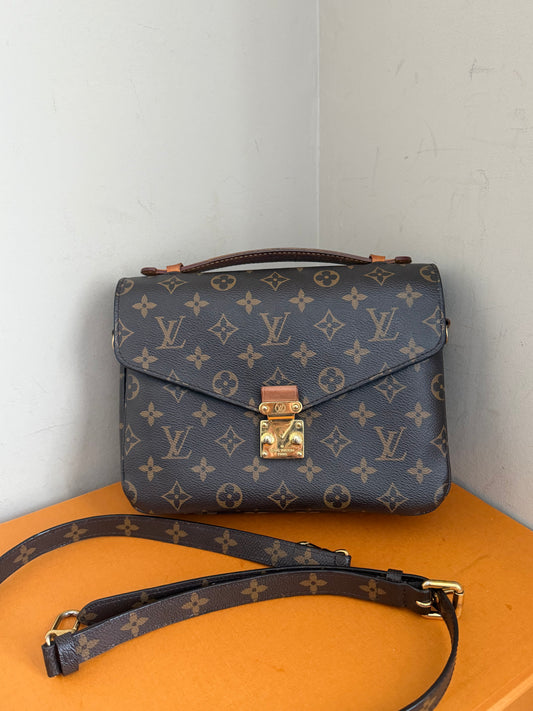 ❗️SOLD❗️Metis Pochette in Monogram