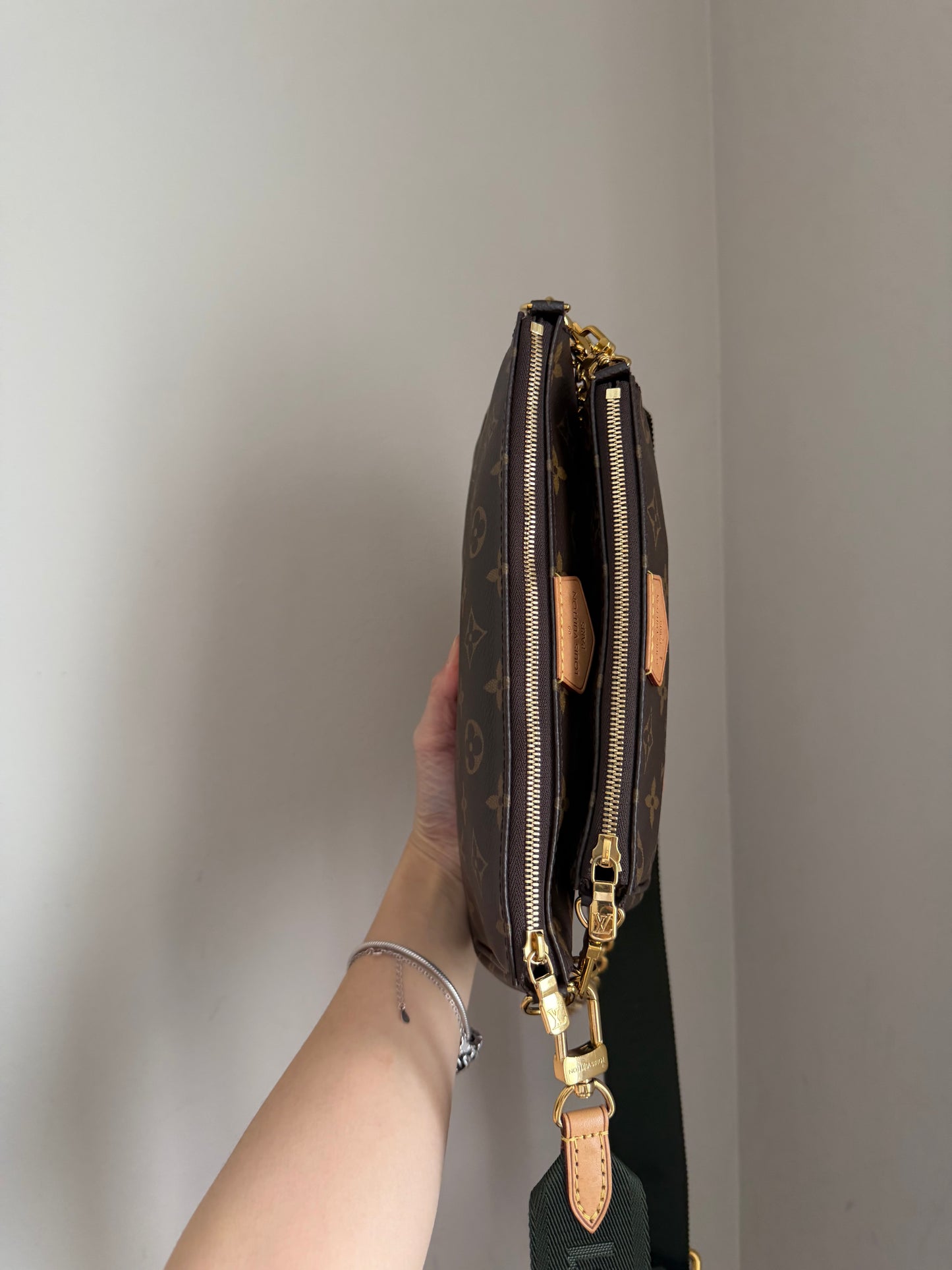 ❗️SOLD❗️MultiPochette w Khakhi strap (microchip)
