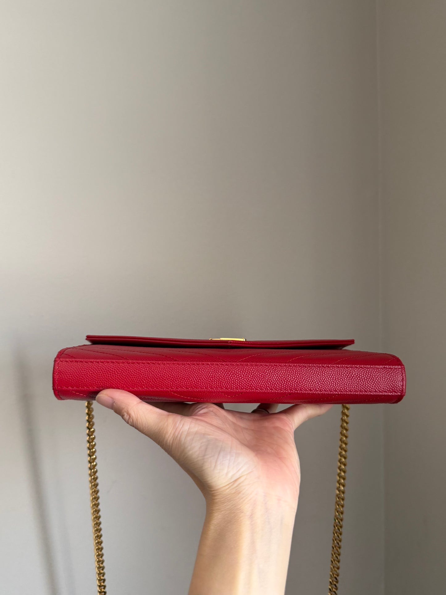 ❗️SOLD❗️Cassandra Wallet On Chain in Red (like new)