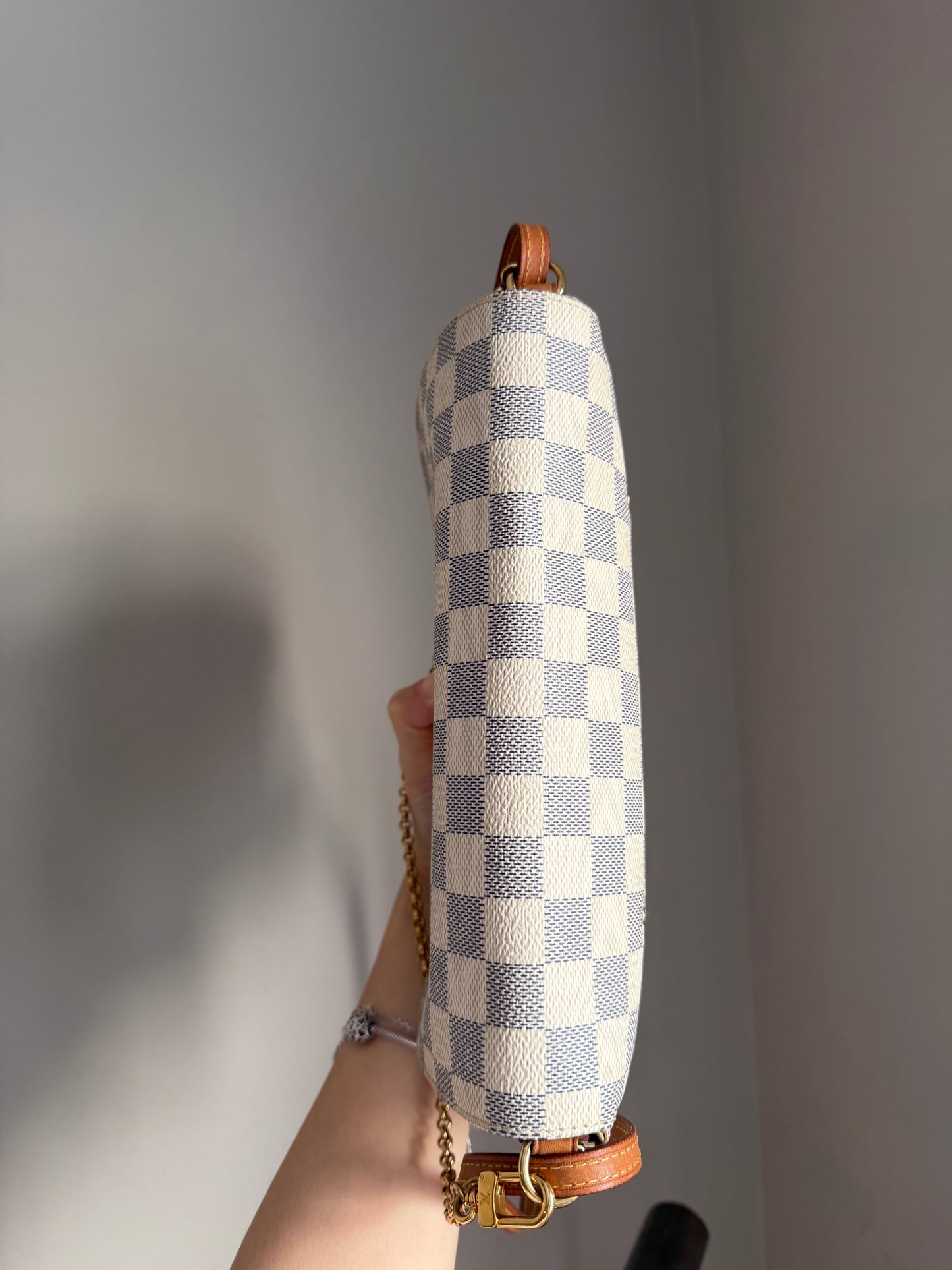 ❗️SOLD❗️Damier Azur Favourite MM