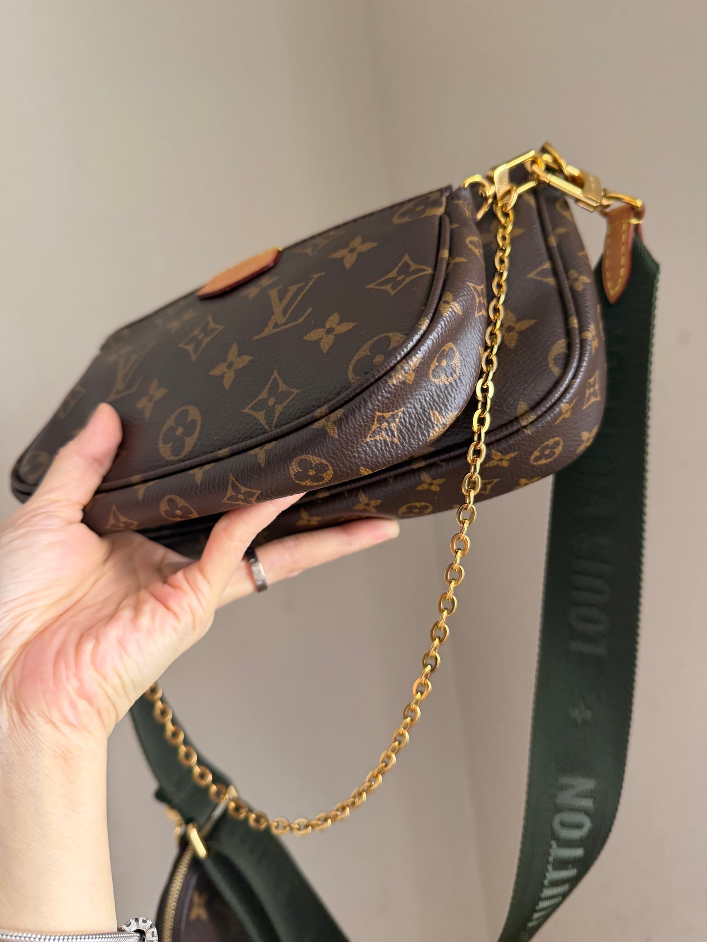 ❗️SOLD❗️MultiPochette w Khakhi strap (microchip)