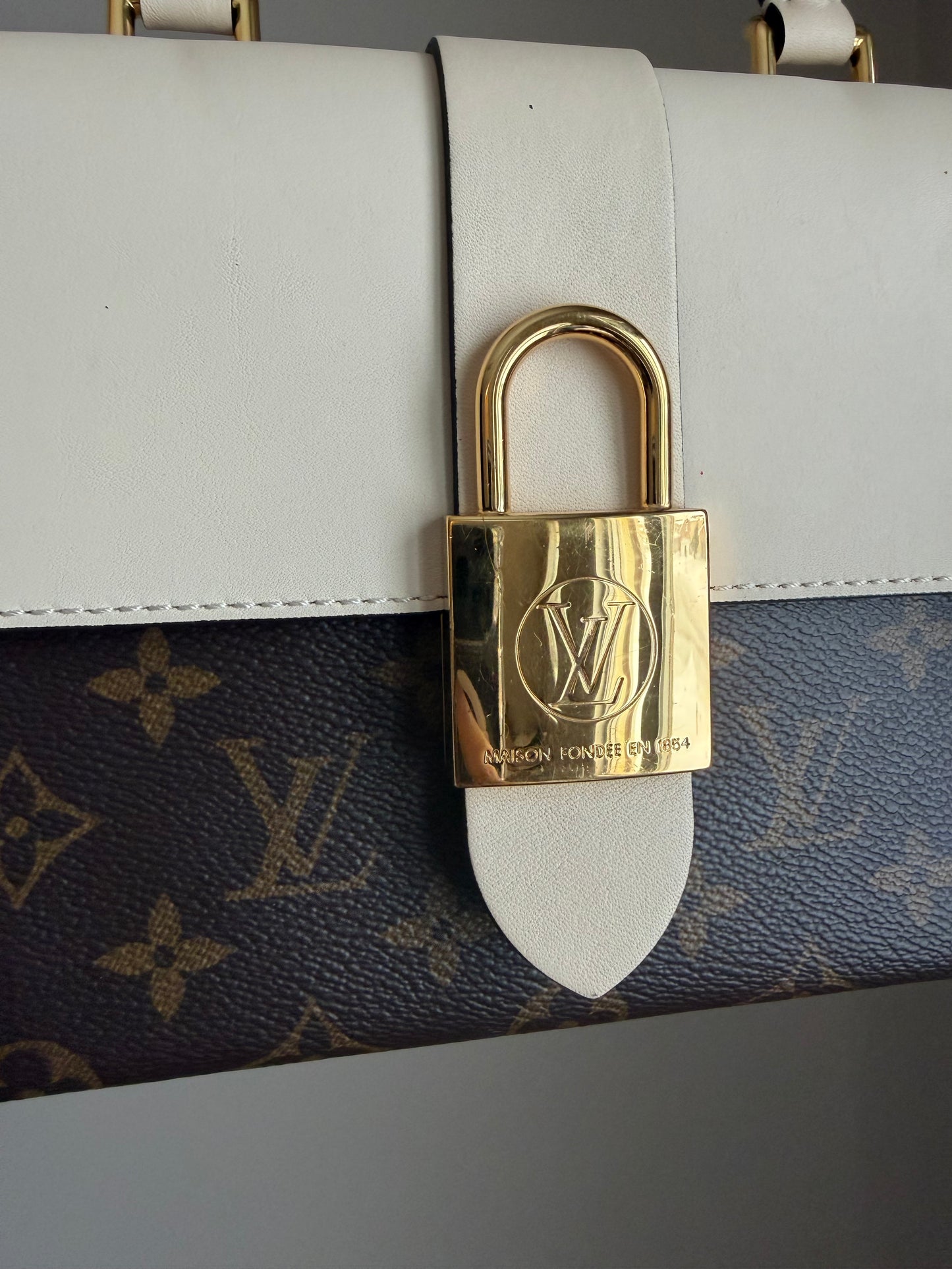 ❗️SOLD❗️Cream Locky BB Monogram