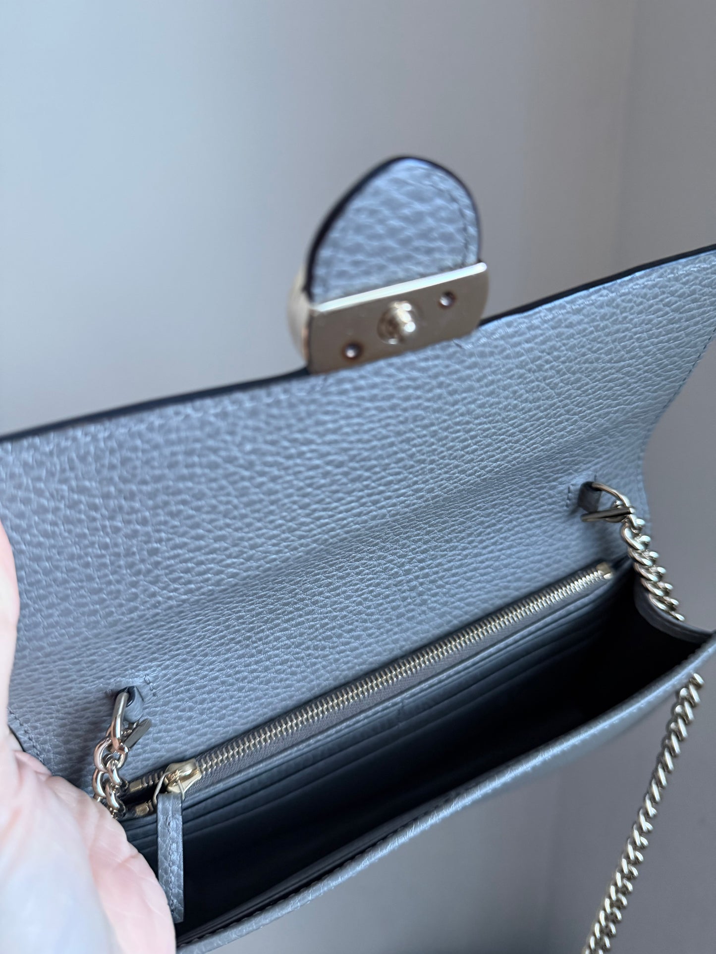 ❗️SOLD❗️Interlocking wallet on chain in gray