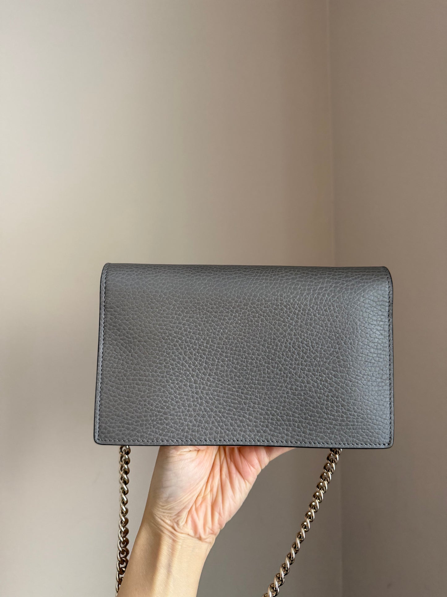 ❗️SOLD❗️Interlocking wallet on chain in gray